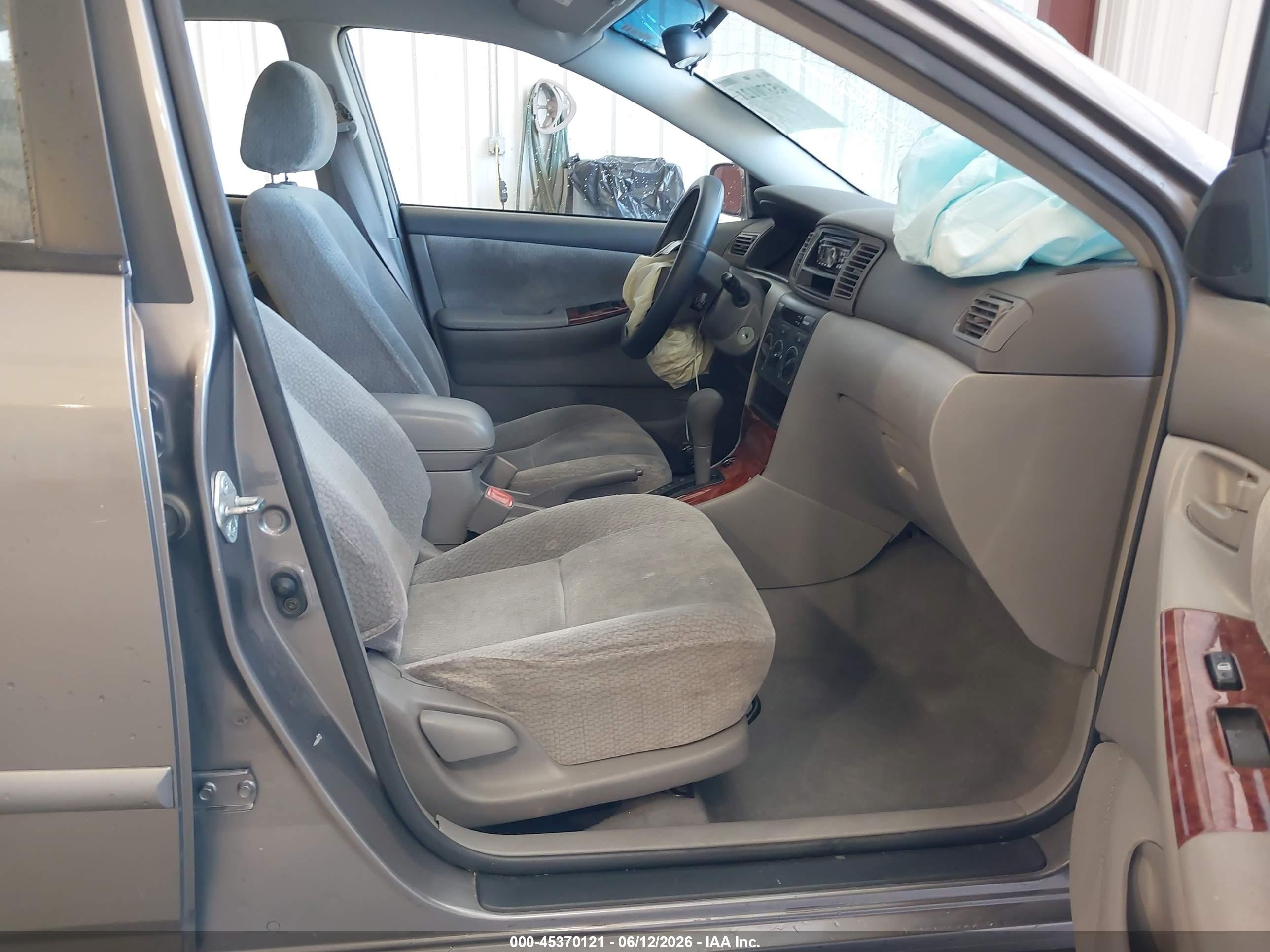 2004 Toyota Corolla Le Gray vin: 1NXBR32EX4Z210513