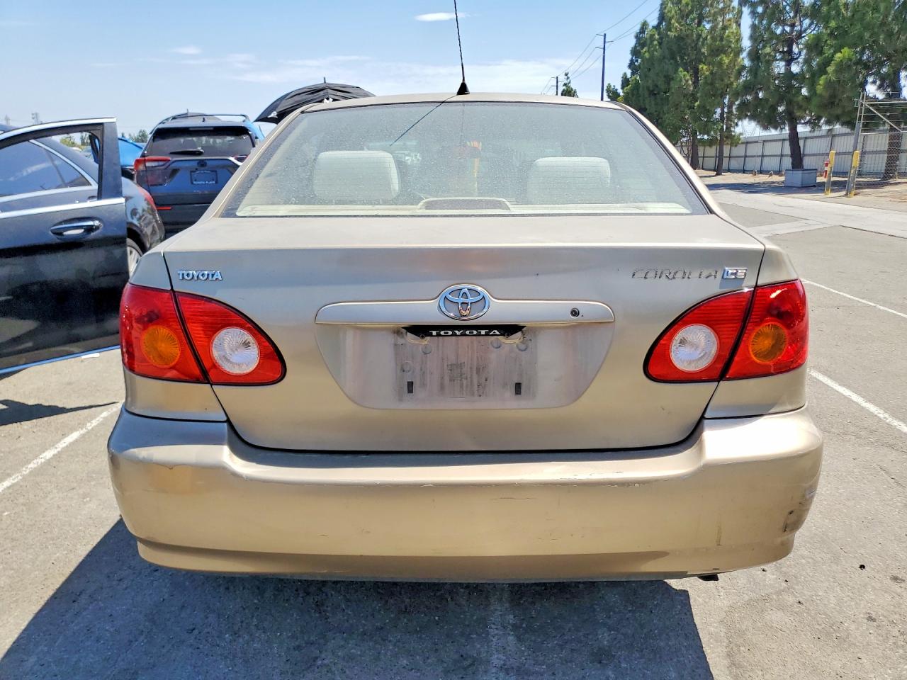 2004 Toyota Corolla Ce Beige vin: 1NXBR32EX4Z257699