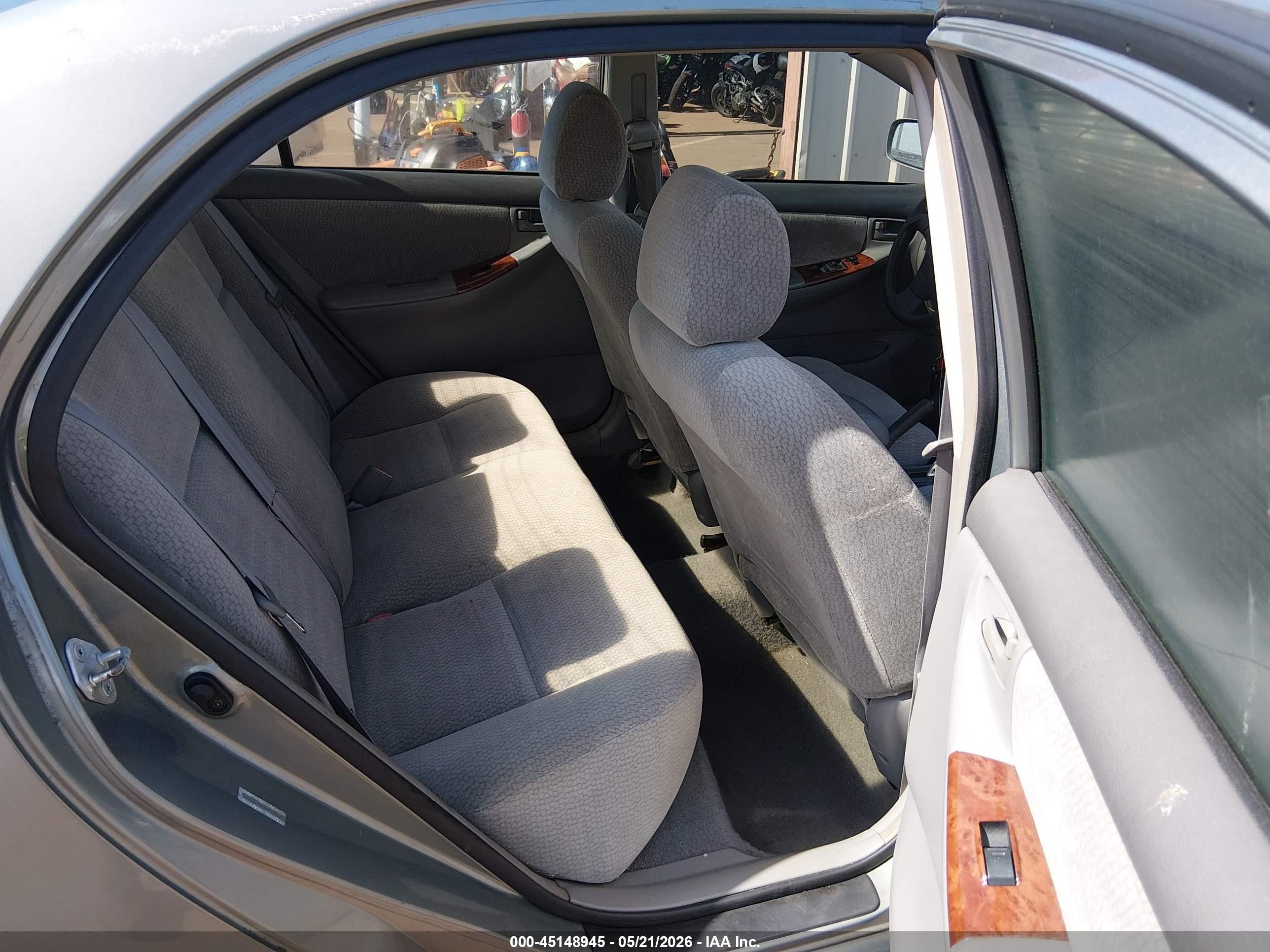 2004 Toyota Corolla Le Серебряный vin: 1NXBR32EX4Z273918