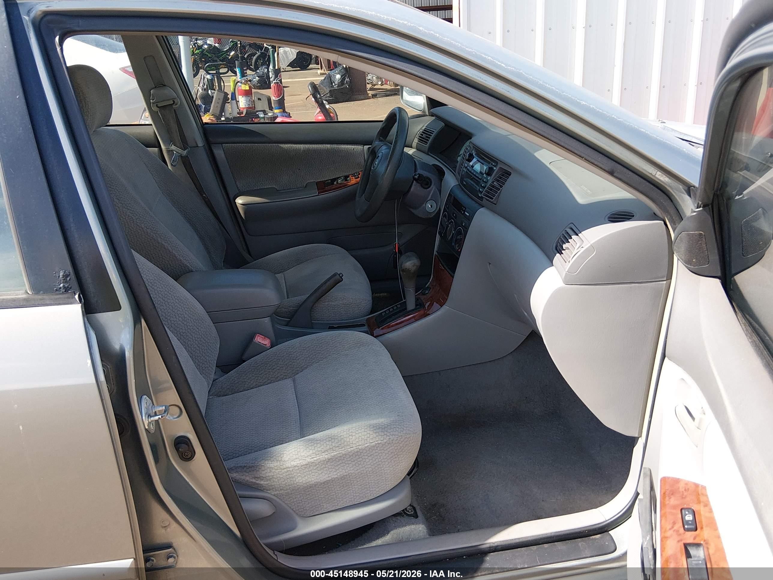 2004 Toyota Corolla Le Серебряный vin: 1NXBR32EX4Z273918