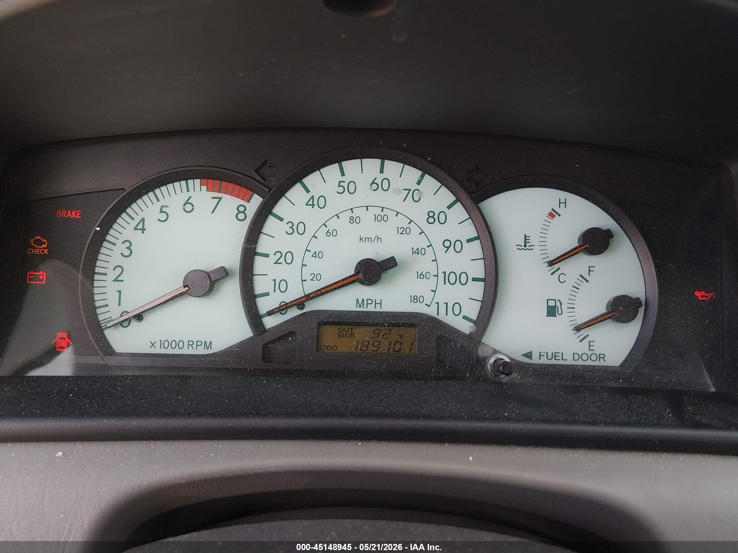 2004 Toyota Corolla Le Серебряный vin: 1NXBR32EX4Z273918