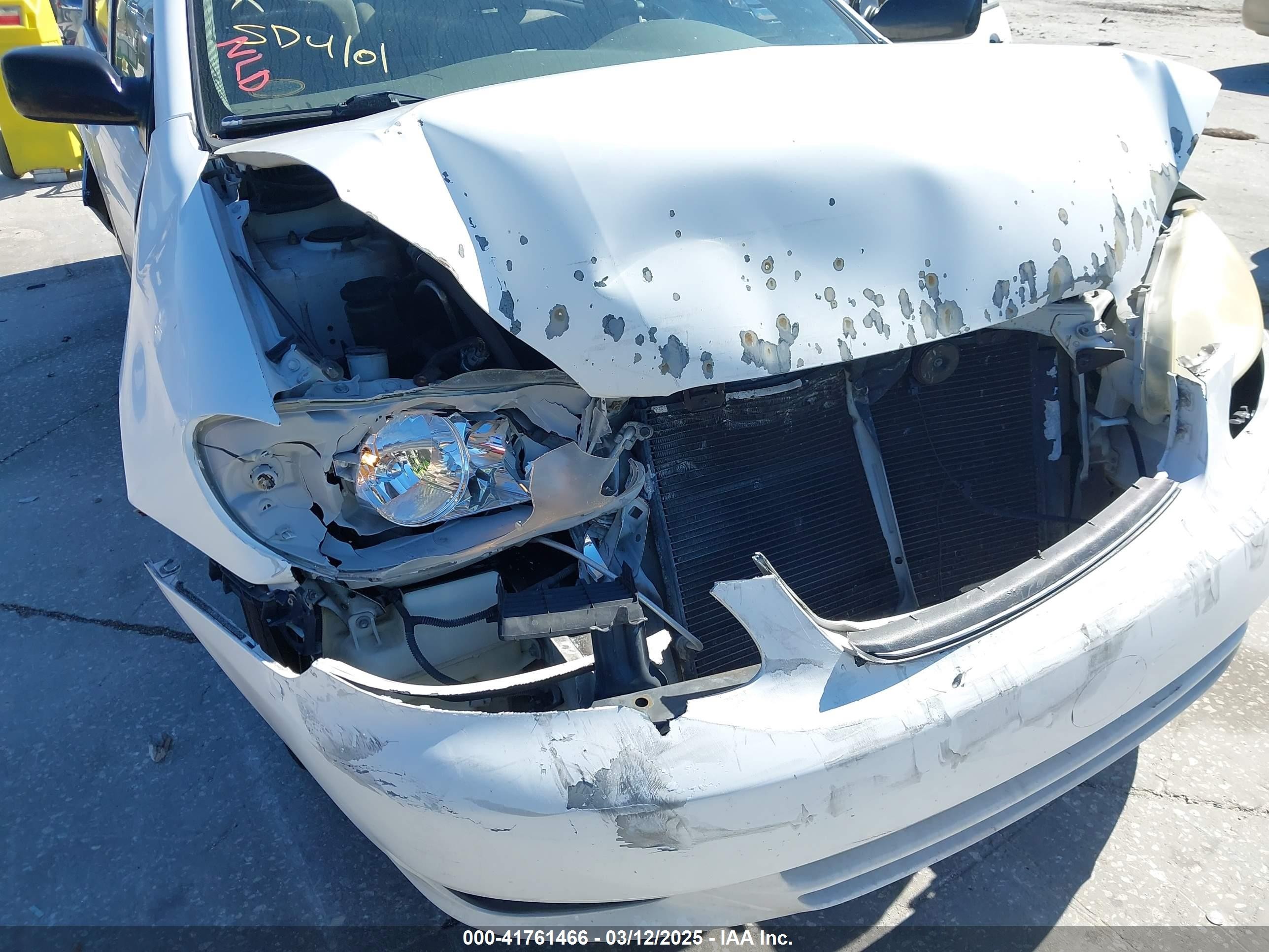 2004 Toyota Corolla Ce White vin: 1NXBR32EX4Z289875