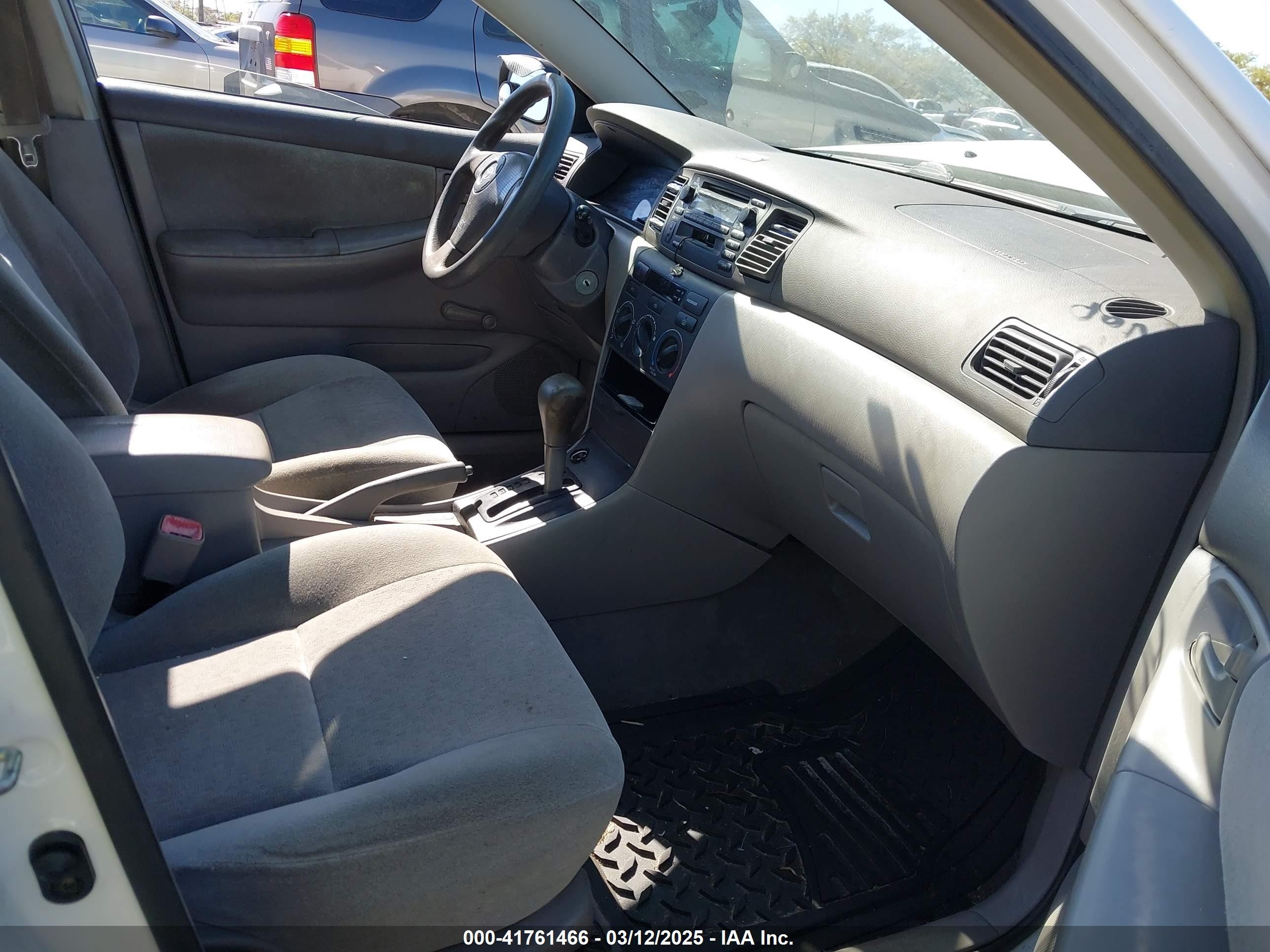 2004 Toyota Corolla Ce White vin: 1NXBR32EX4Z289875