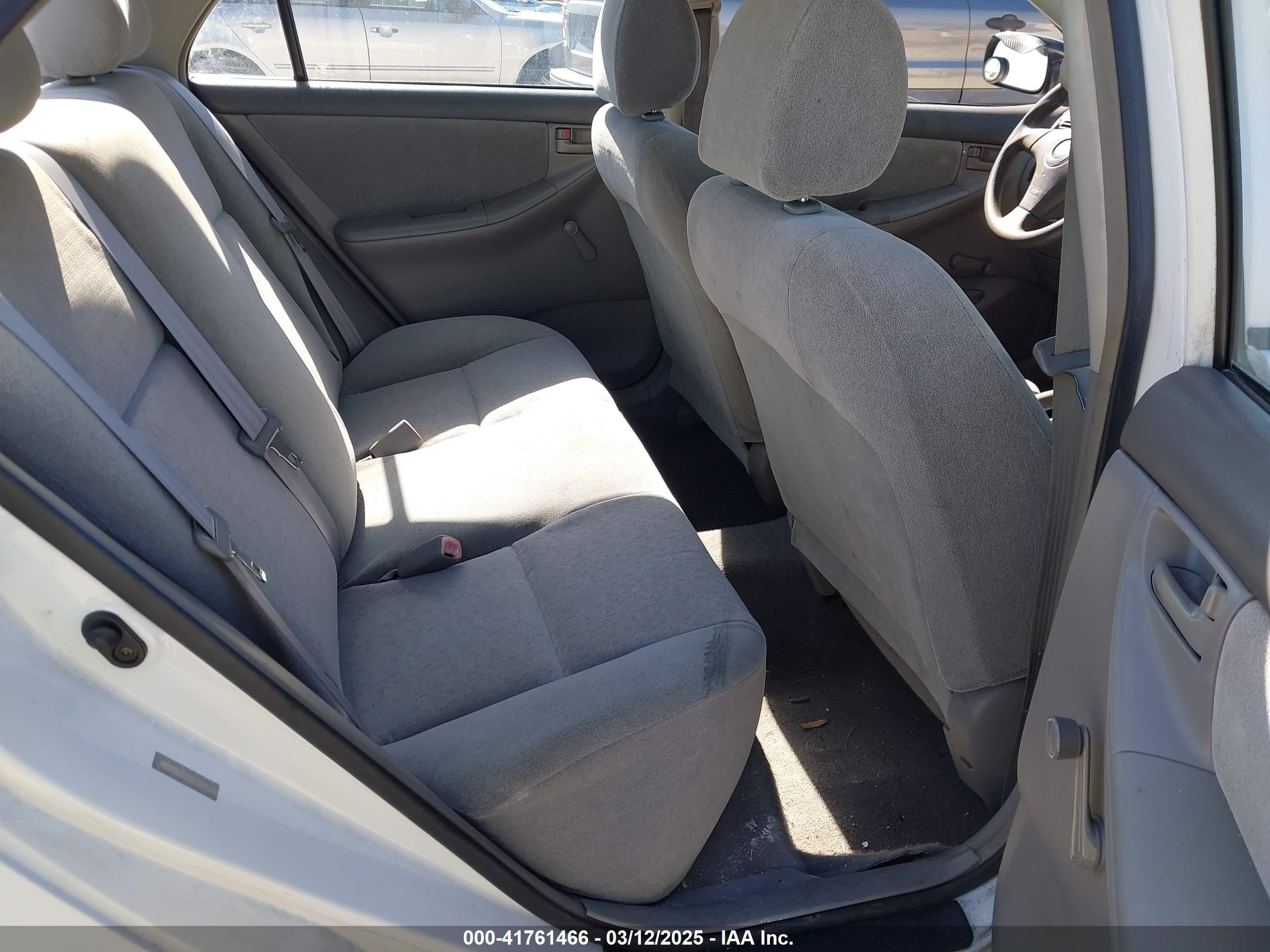 2004 Toyota Corolla Ce White vin: 1NXBR32EX4Z289875
