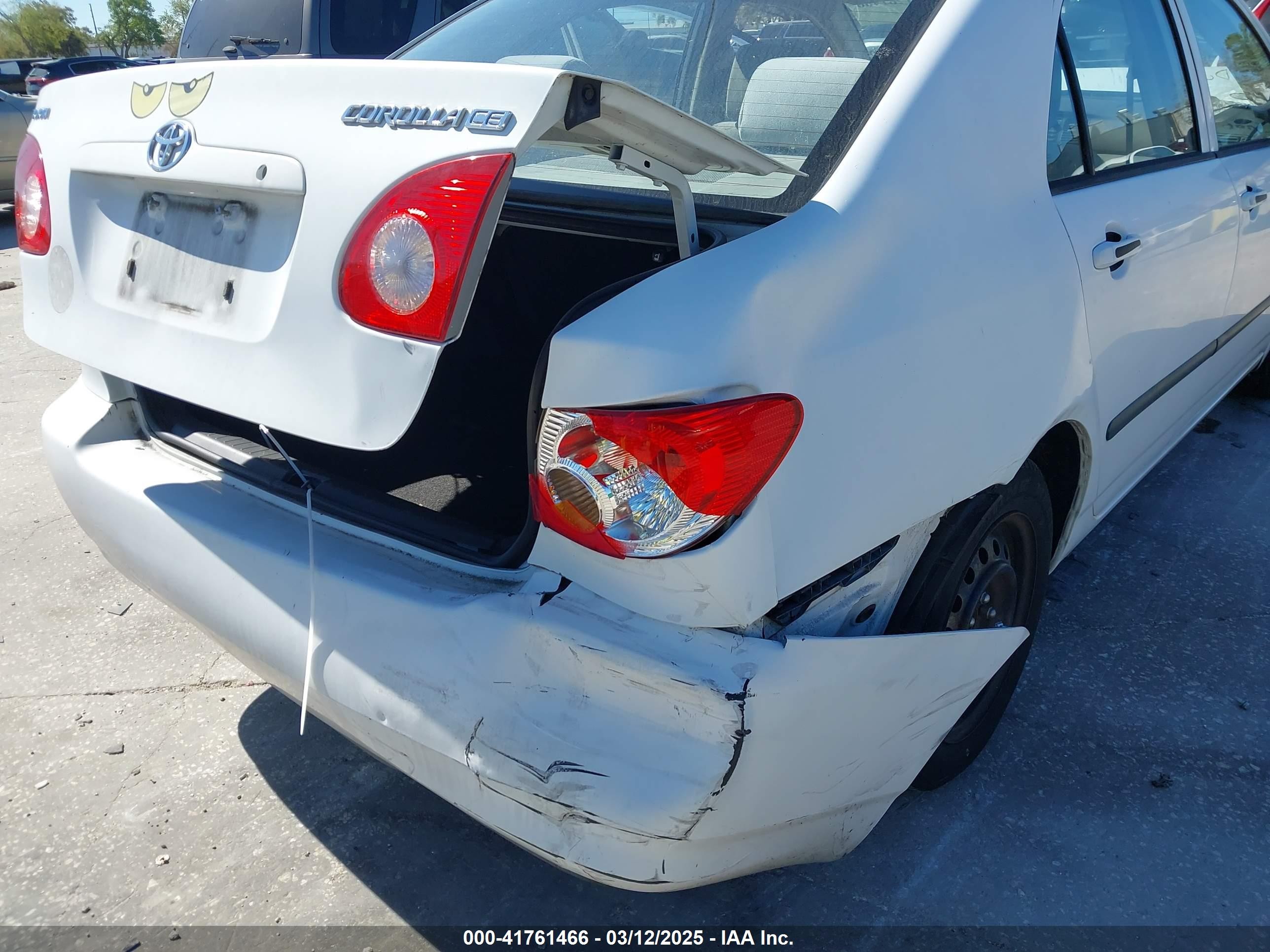 2004 Toyota Corolla Ce White vin: 1NXBR32EX4Z289875