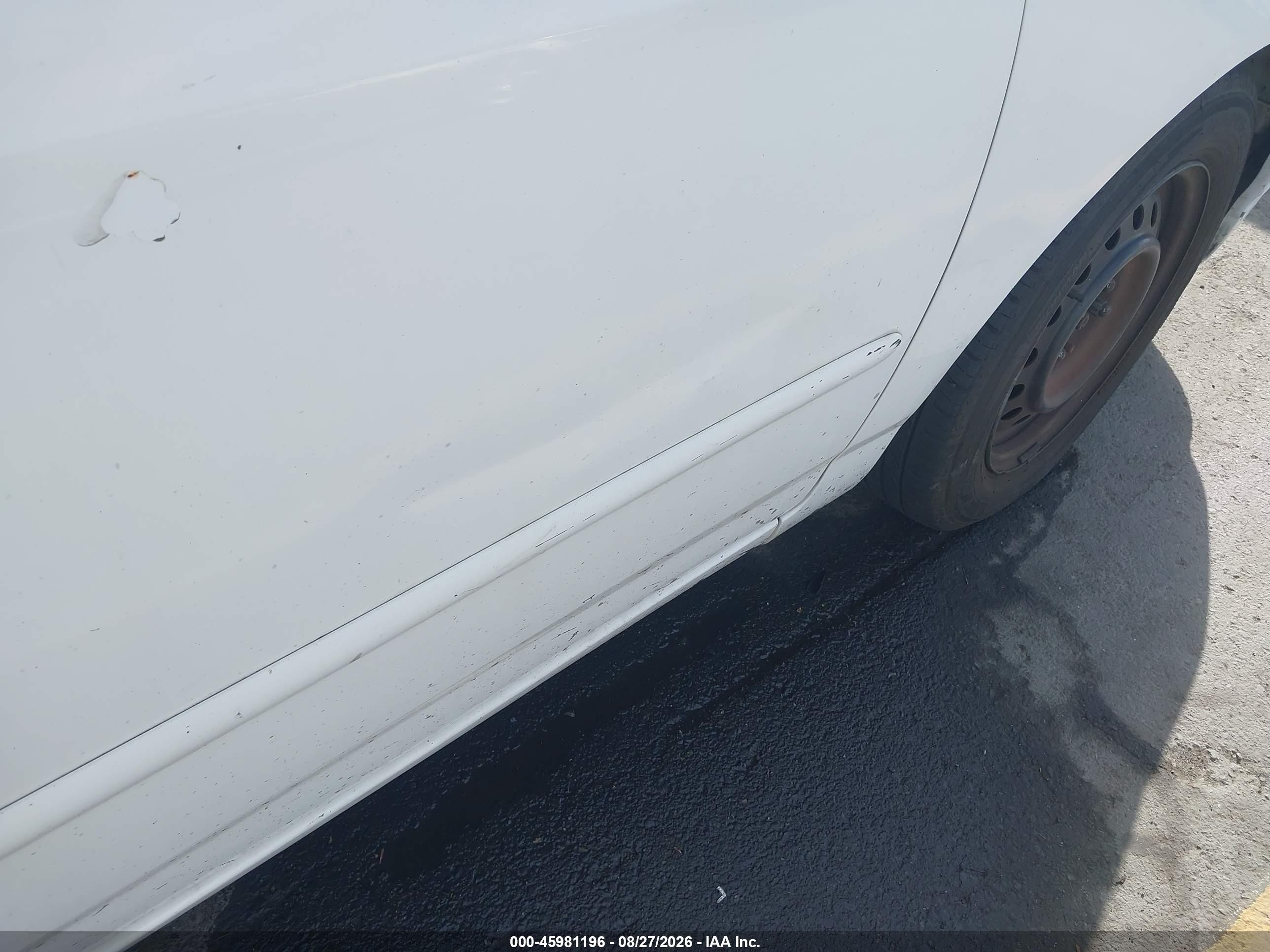 2004 Toyota Corolla Le White vin: 1NXBR32EX4Z304178