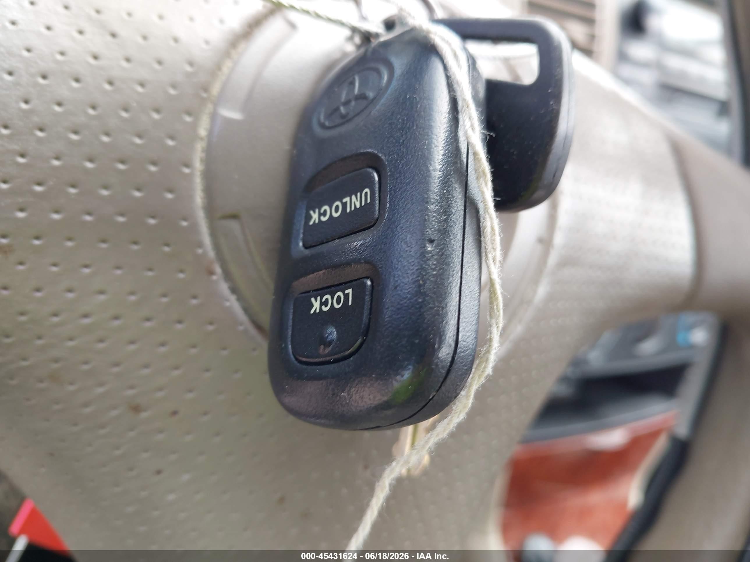 2004 Toyota Corolla Le Gold vin: 1NXBR32EX4Z315696