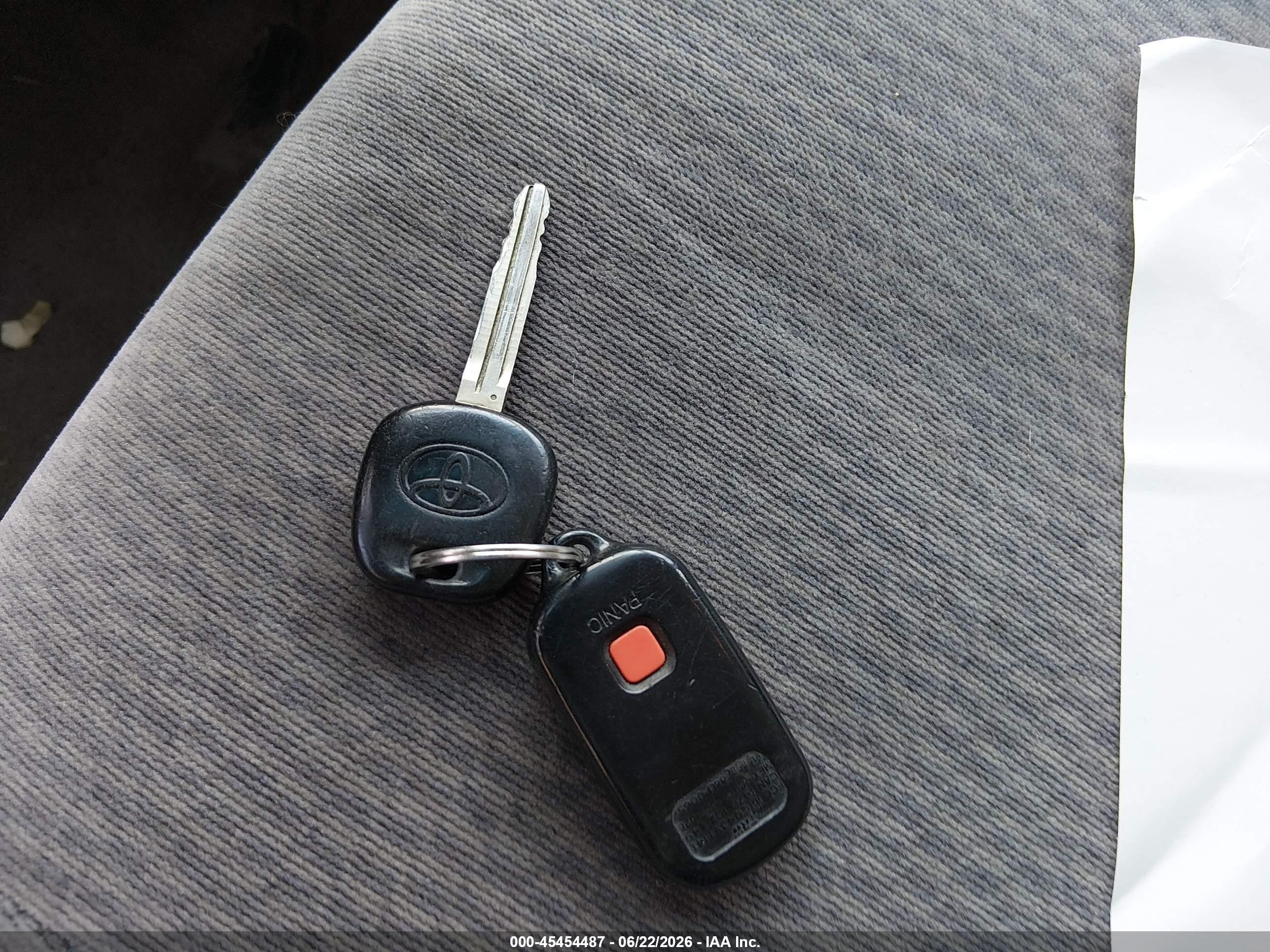 2005 Toyota Corolla Le Gray vin: 1NXBR32EX5Z345833