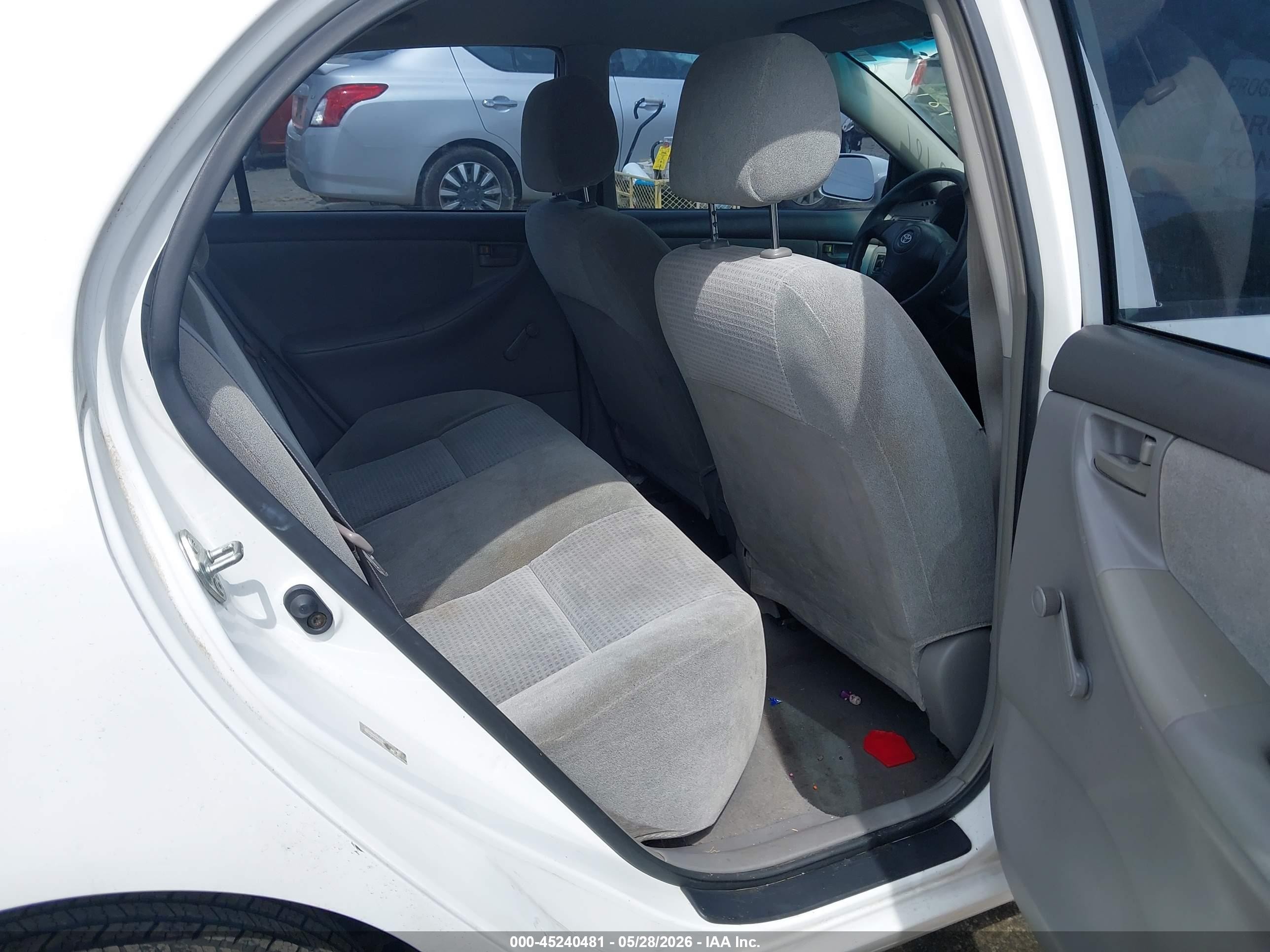 2005 Toyota Corolla Ce Белый vin: 1NXBR32EX5Z351101