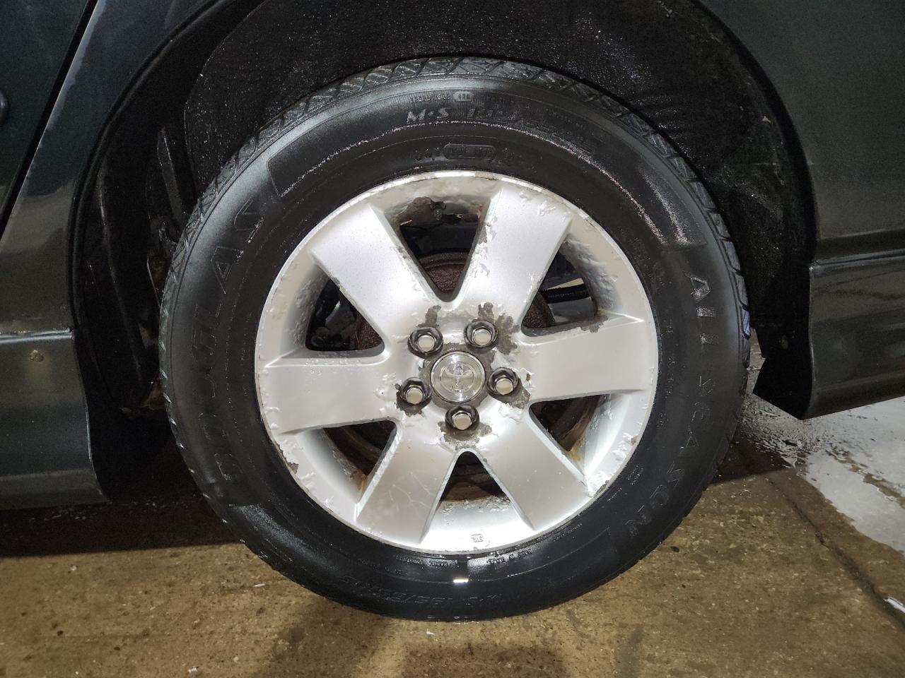 2005 Toyota Corolla S Черный vin: 1NXBR32EX5Z411295 Damage: Left Front Tire, Worn, Replacement Required