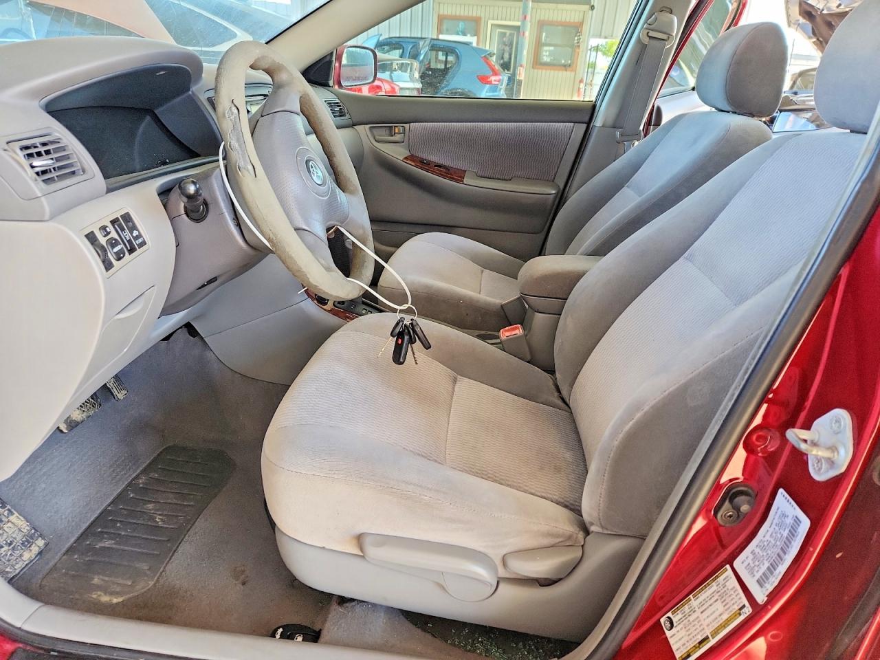 2005 Toyota Corolla Le Red vin: 1NXBR32EX5Z420854