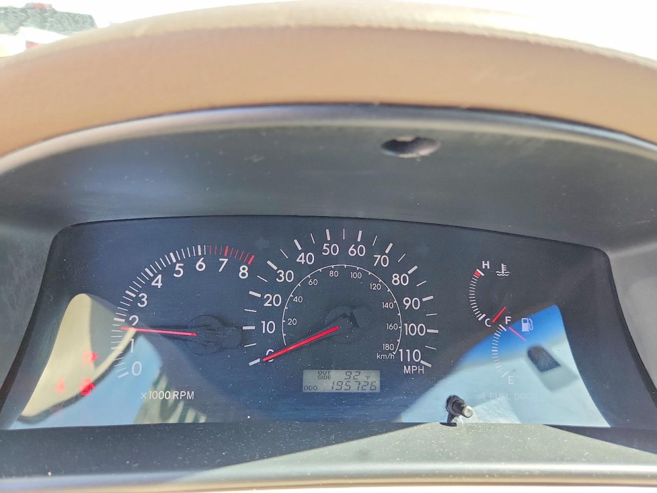 2005 Toyota Corolla Le Gold vin: 1NXBR32EX5Z472646