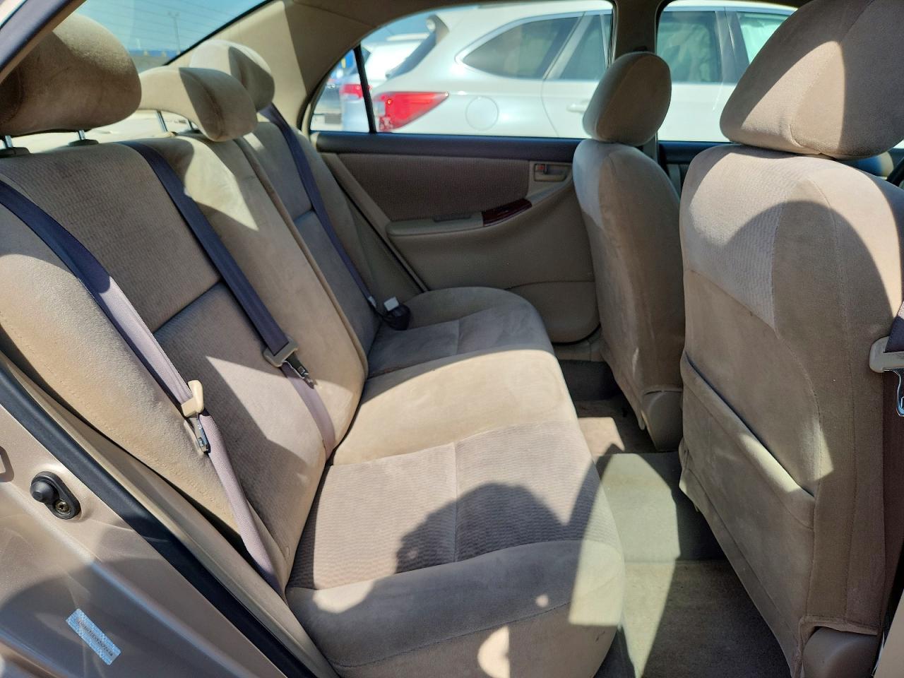 2005 Toyota Corolla Le Gold vin: 1NXBR32EX5Z472646