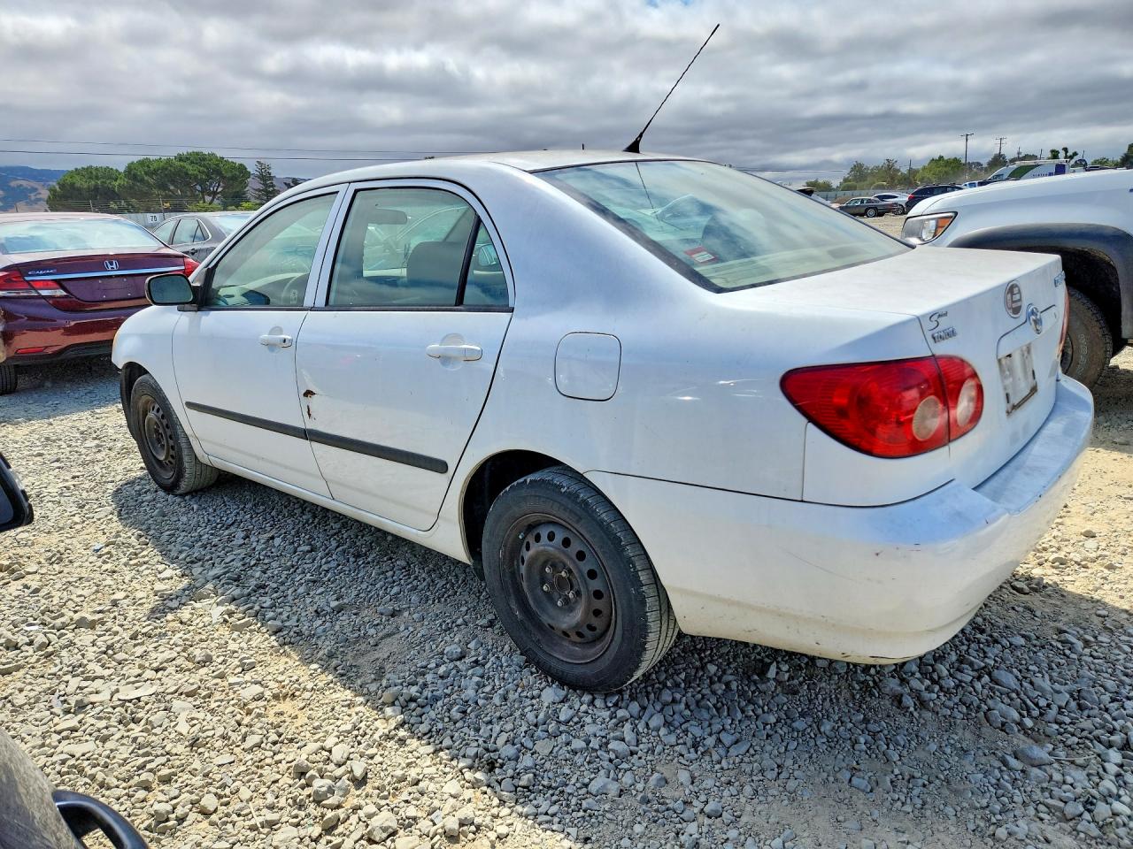 2005 Toyota Corolla Ce White vin: 1NXBR32EX5Z484750