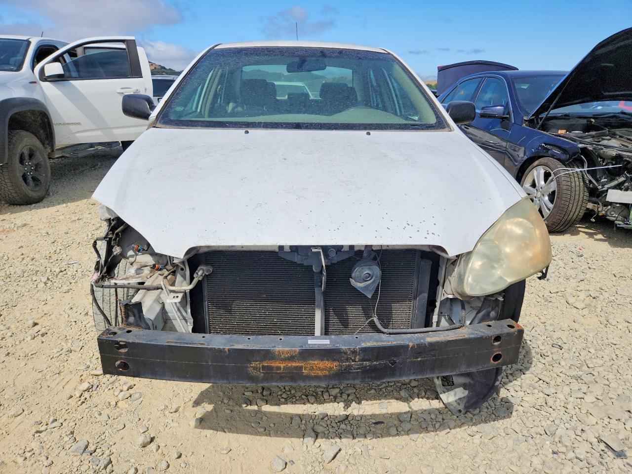 2005 Toyota Corolla Ce White vin: 1NXBR32EX5Z484750