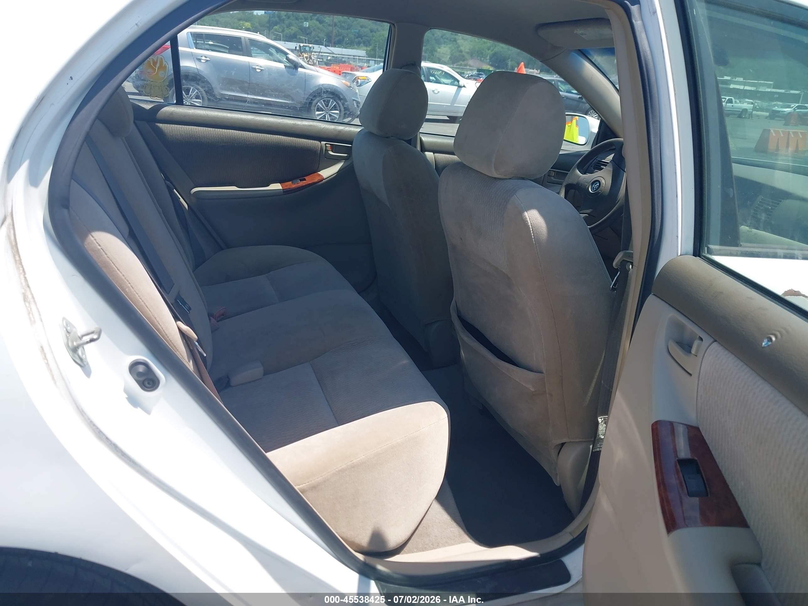 2005 Toyota Corolla Le White vin: 1NXBR32EX5Z485557