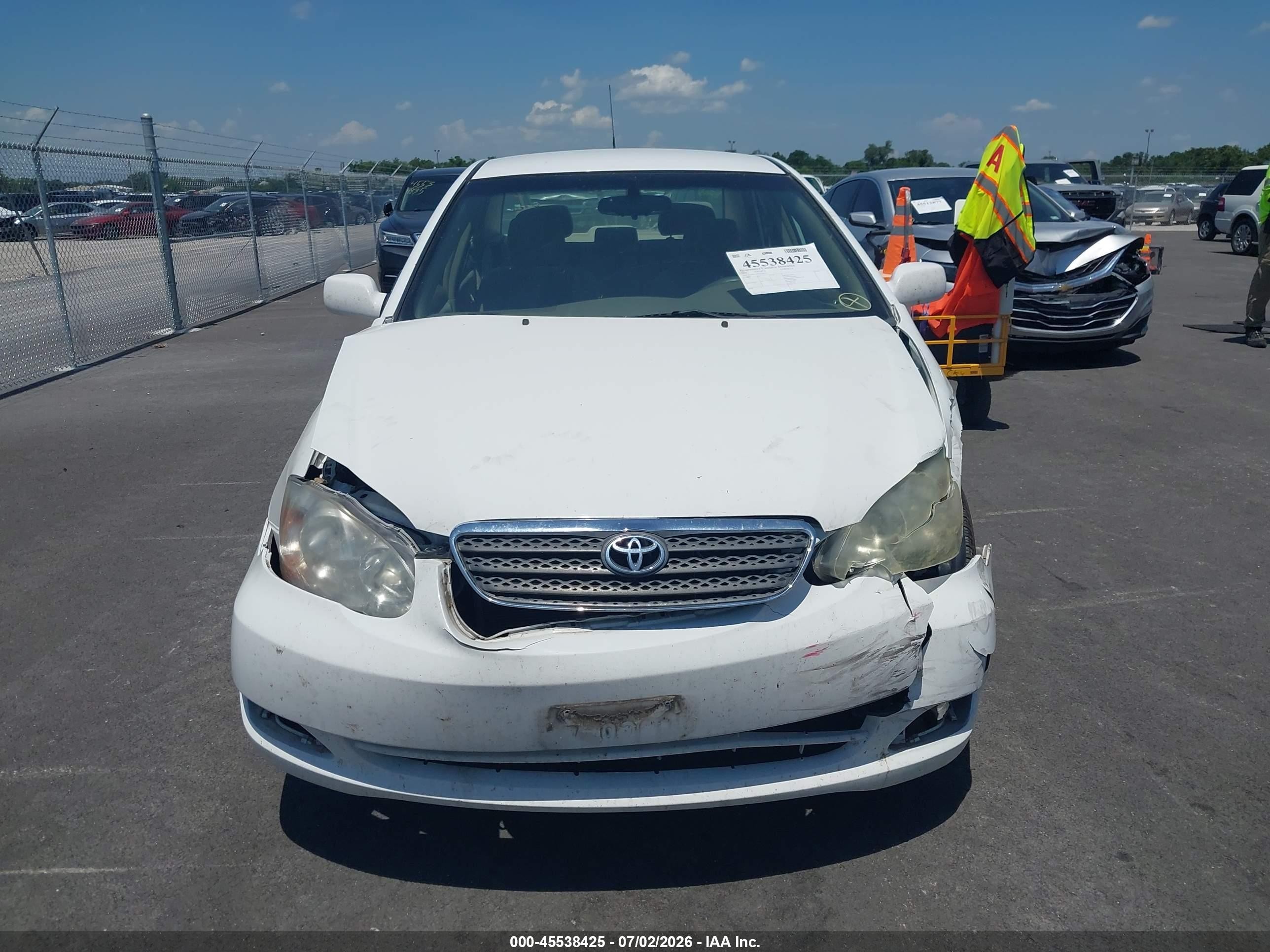 2005 Toyota Corolla Le White vin: 1NXBR32EX5Z485557