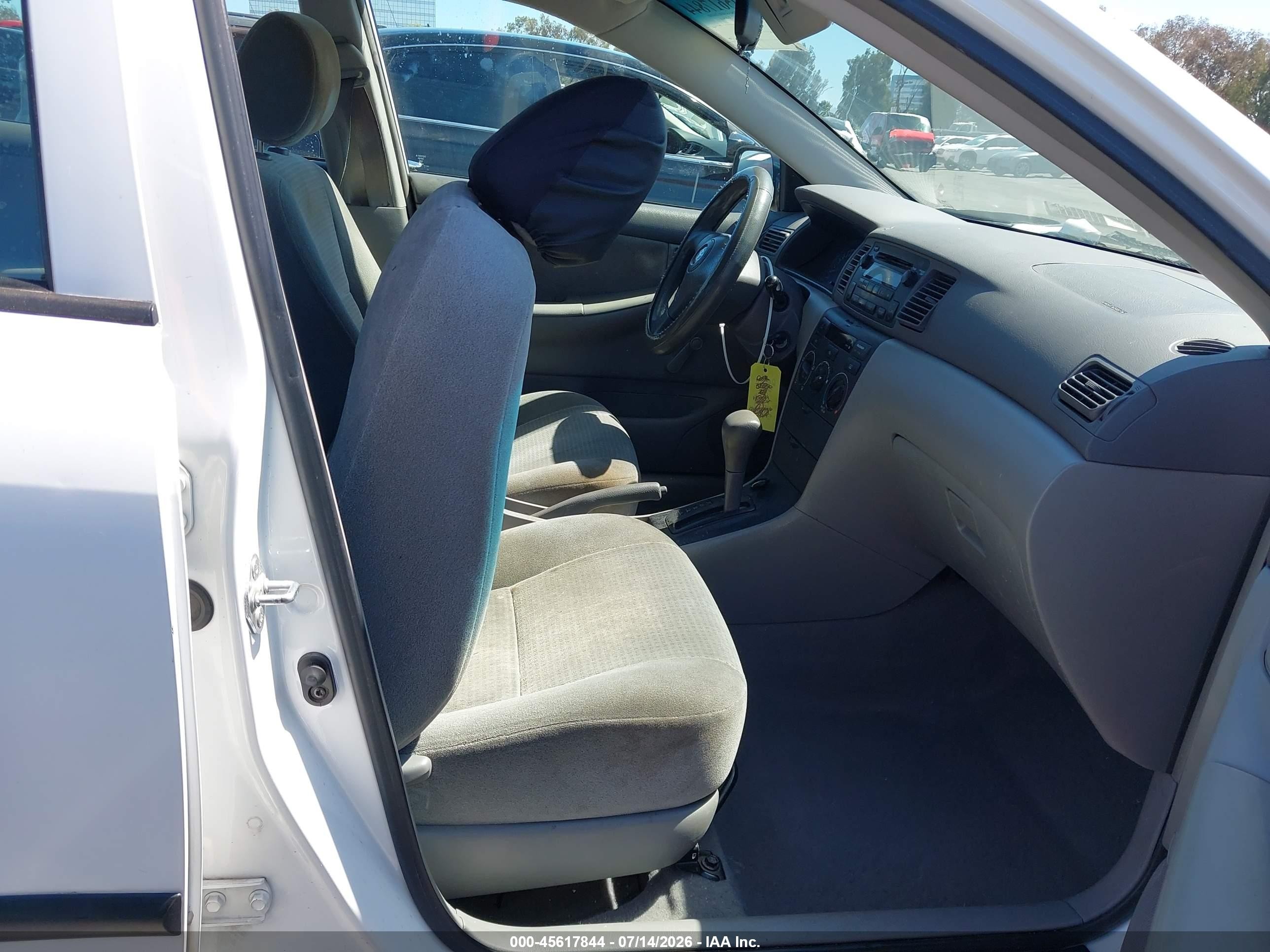 2007 Toyota Corolla Ce White vin: 1NXBR32EX7Z776837