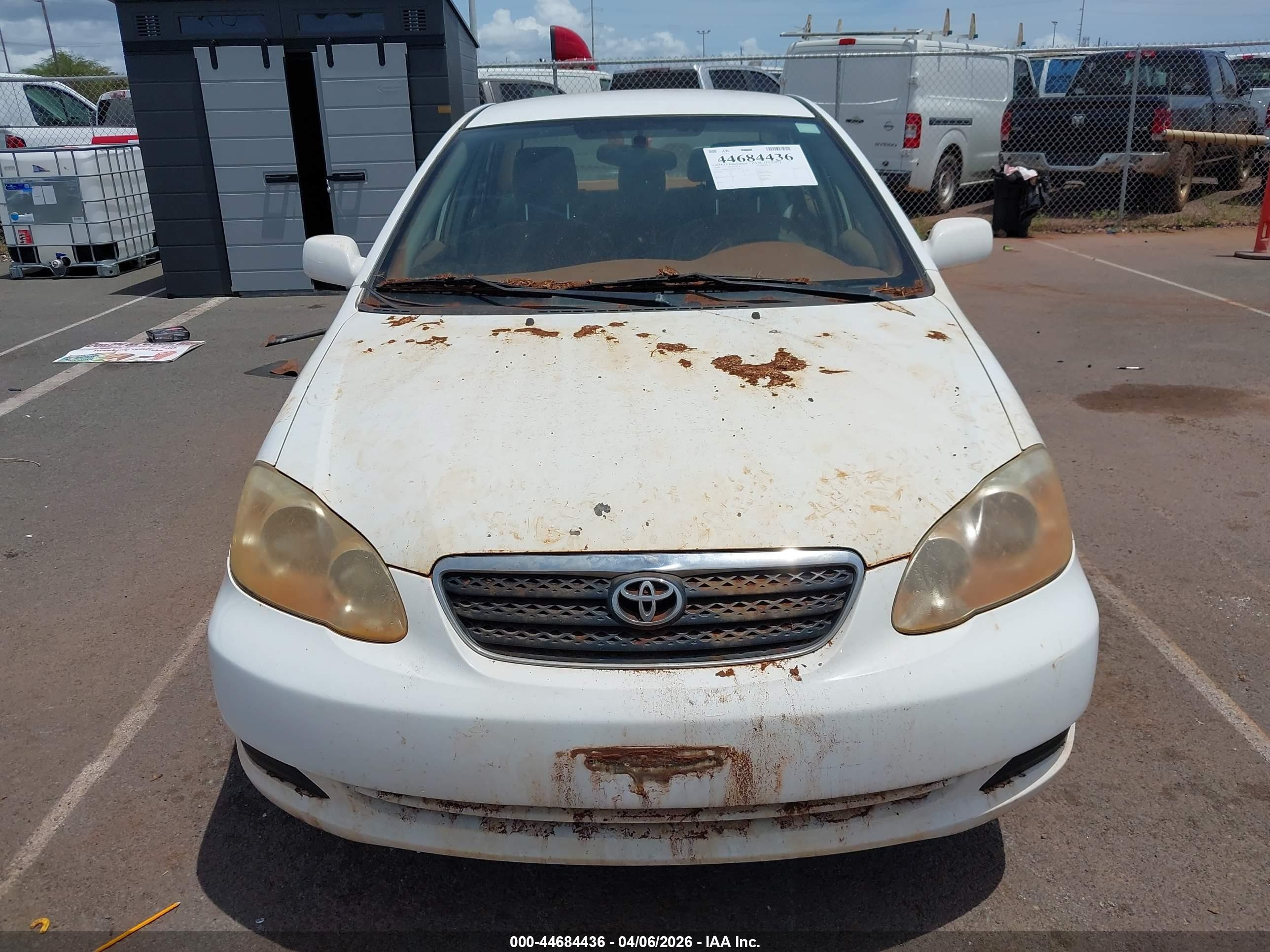 2008 Toyota Corolla Le White vin: 1NXBR32EX8Z012973