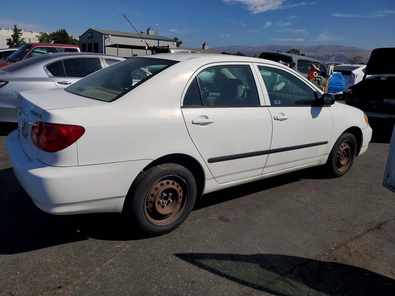 2008 Toyota Corolla Ce White vin: 1NXBR32EX8Z016327