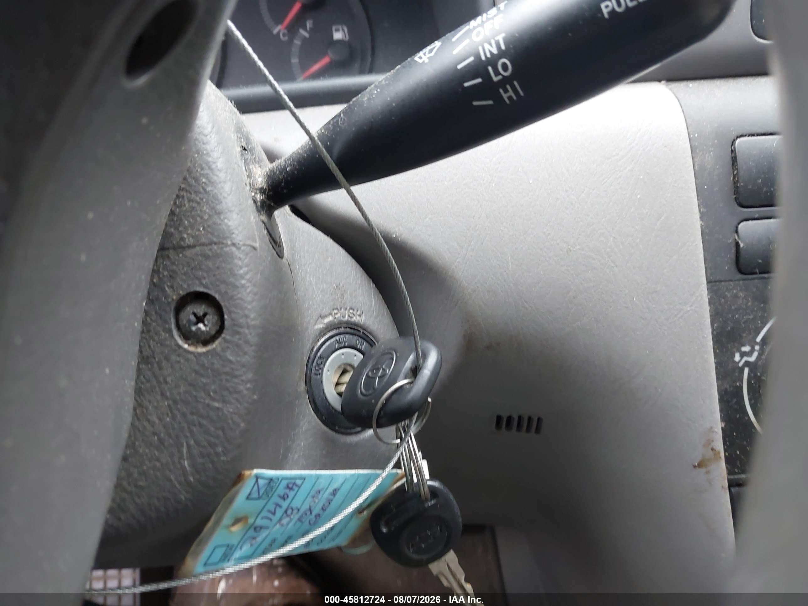 2008 Toyota Corolla Ce Silver vin: 1NXBR32EX8Z023522