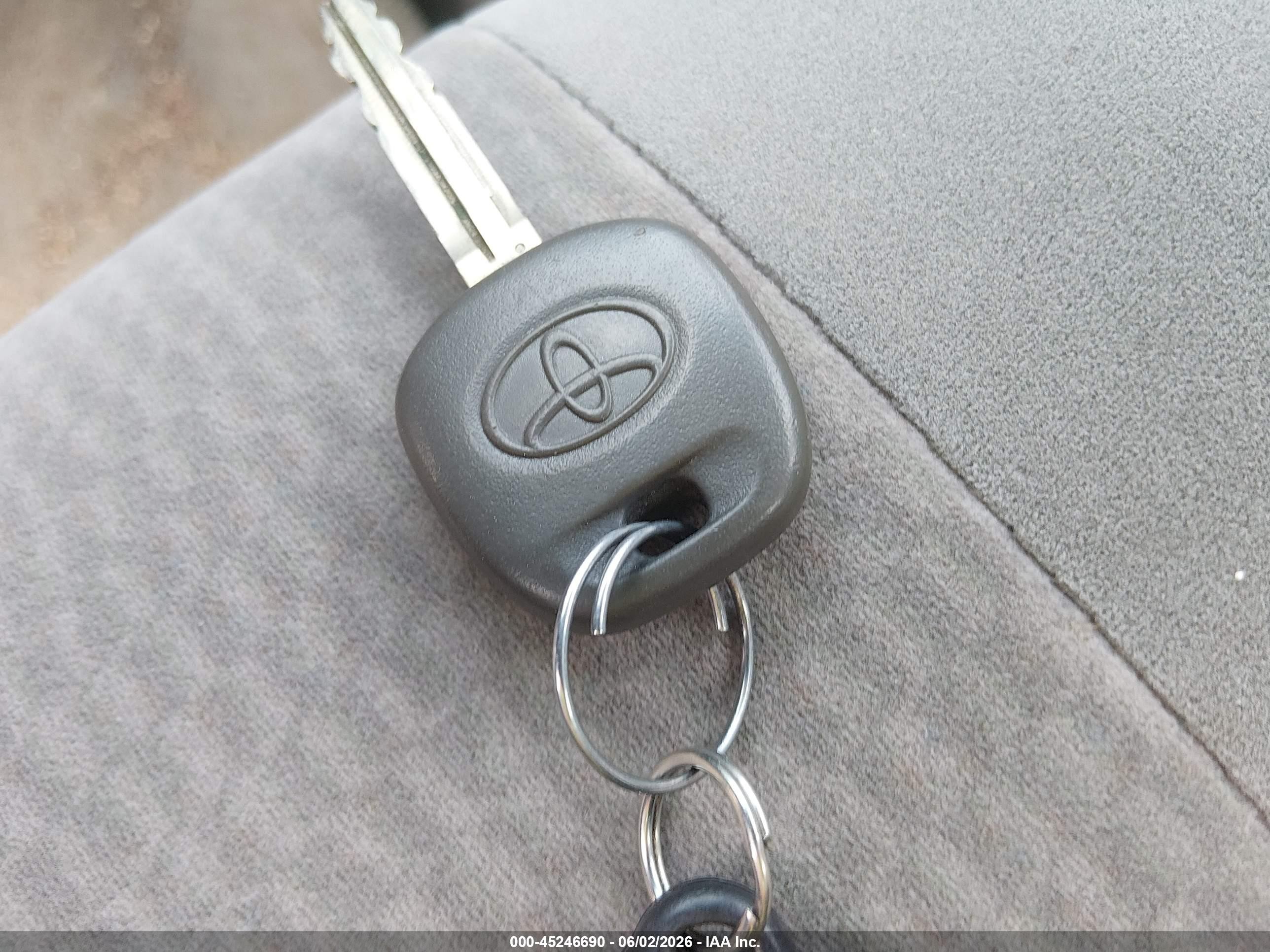 2008 Toyota Corolla Le Серебряный vin: 1NXBR32EX8Z963089