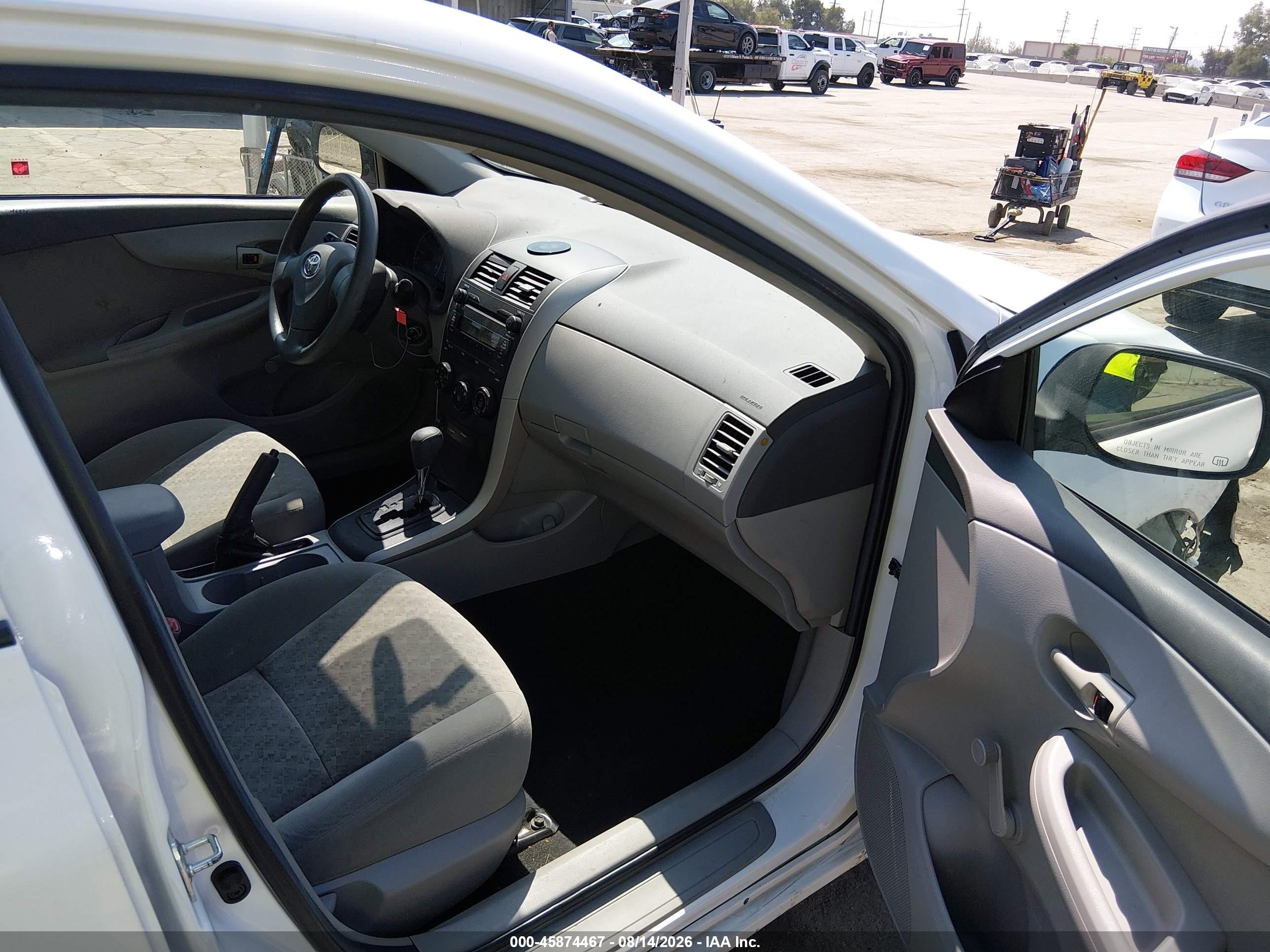 2009 Toyota Corolla   Белый vin: 1NXBU40E09Z031105