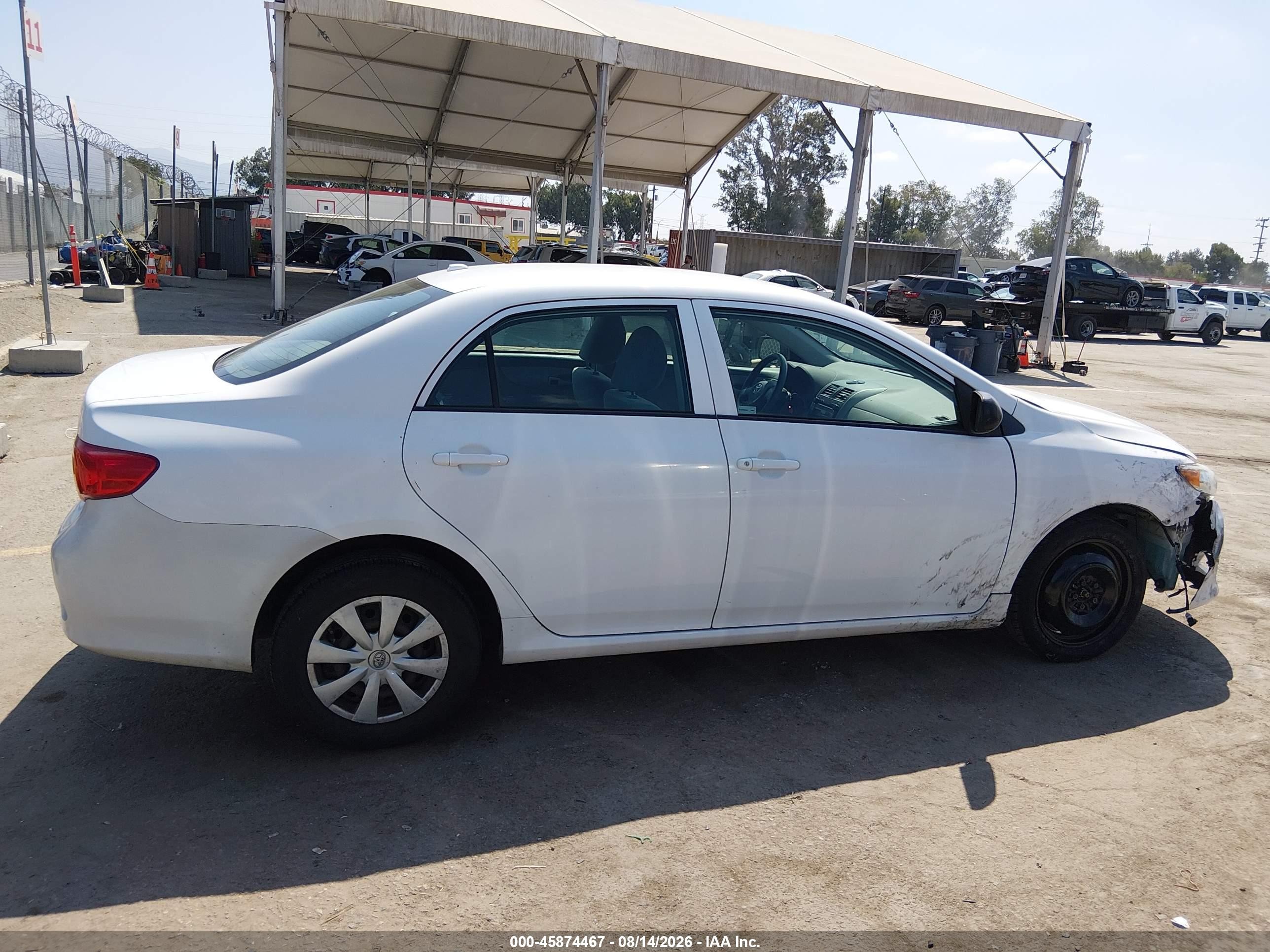 2009 Toyota Corolla   Белый vin: 1NXBU40E09Z031105