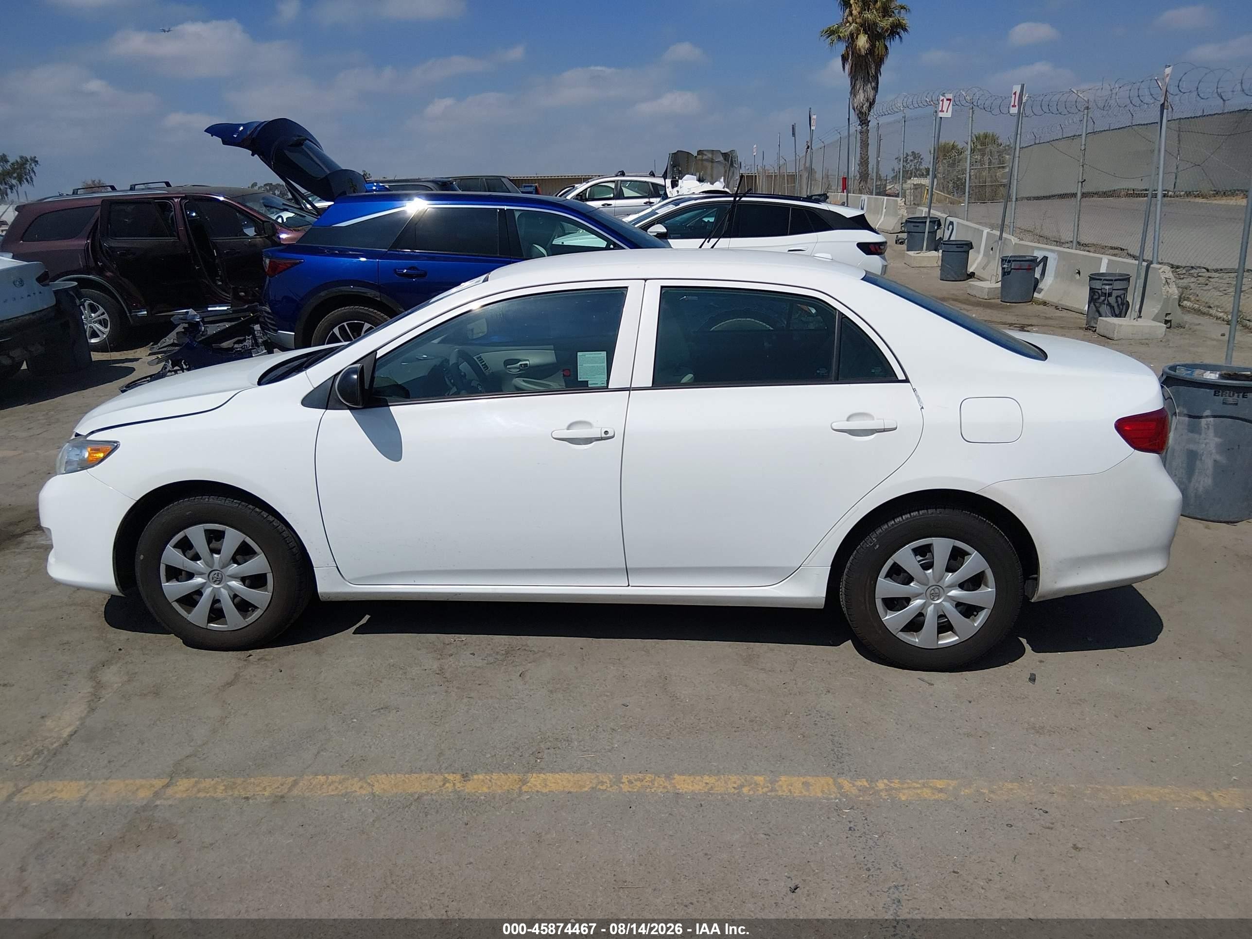 2009 Toyota Corolla   Белый vin: 1NXBU40E09Z031105