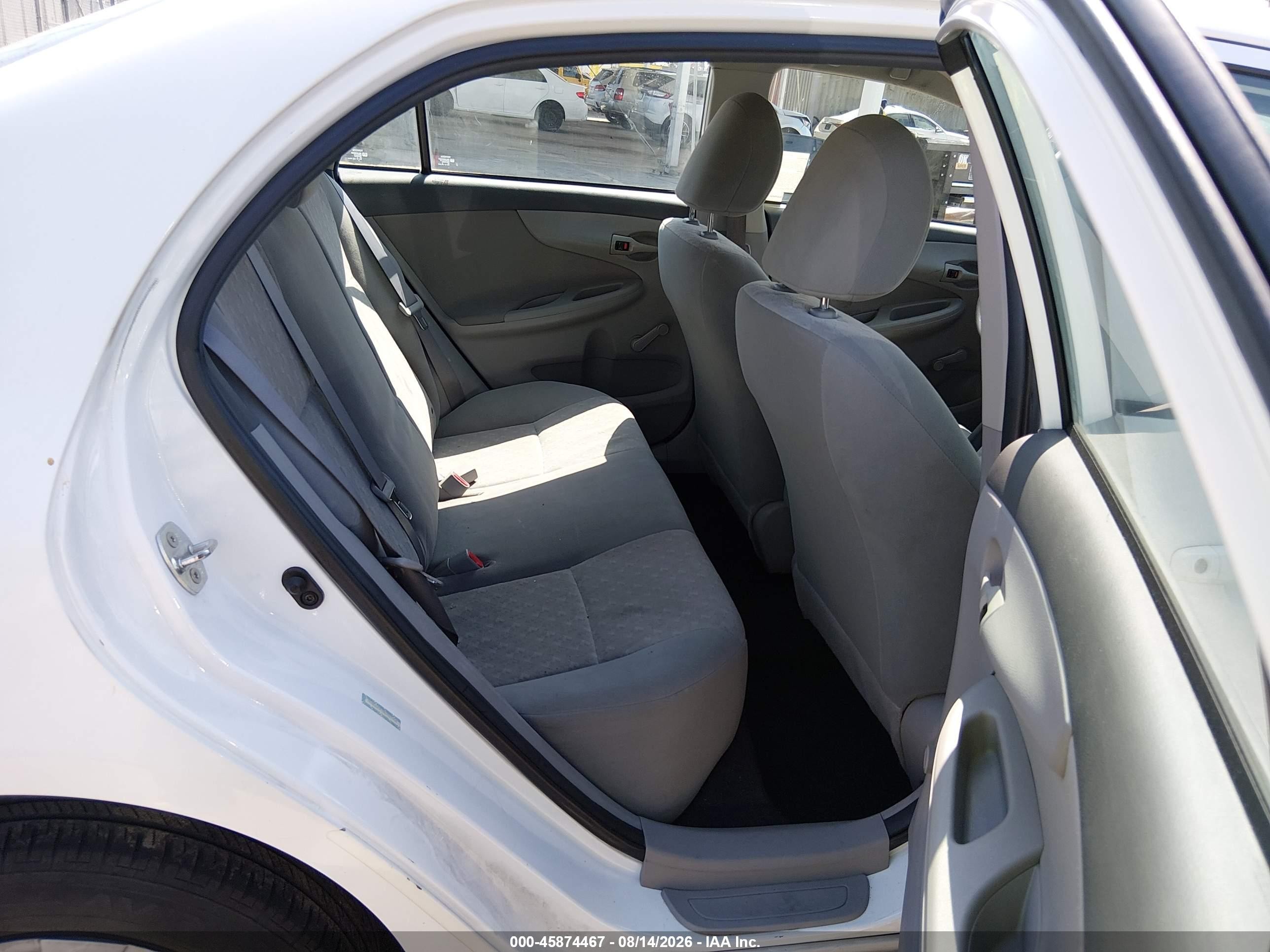 2009 Toyota Corolla   Белый vin: 1NXBU40E09Z031105