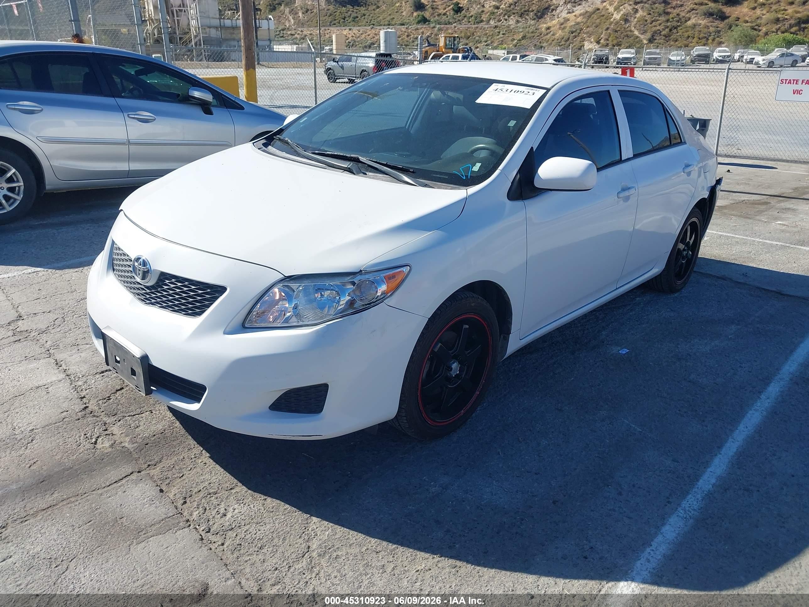 2009 Toyota Corolla Le White vin: 1NXBU40E09Z079560