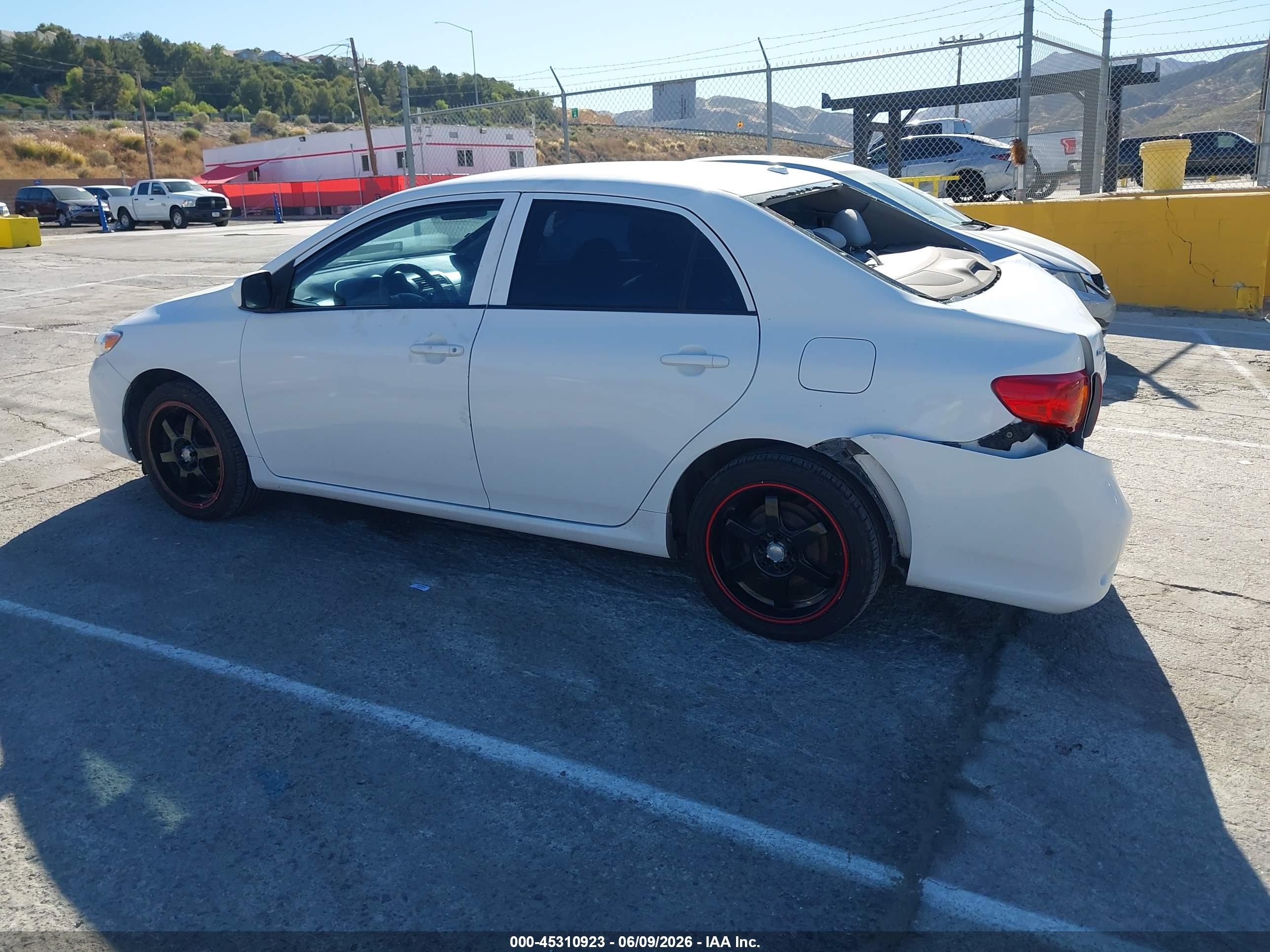 2009 Toyota Corolla Le White vin: 1NXBU40E09Z079560