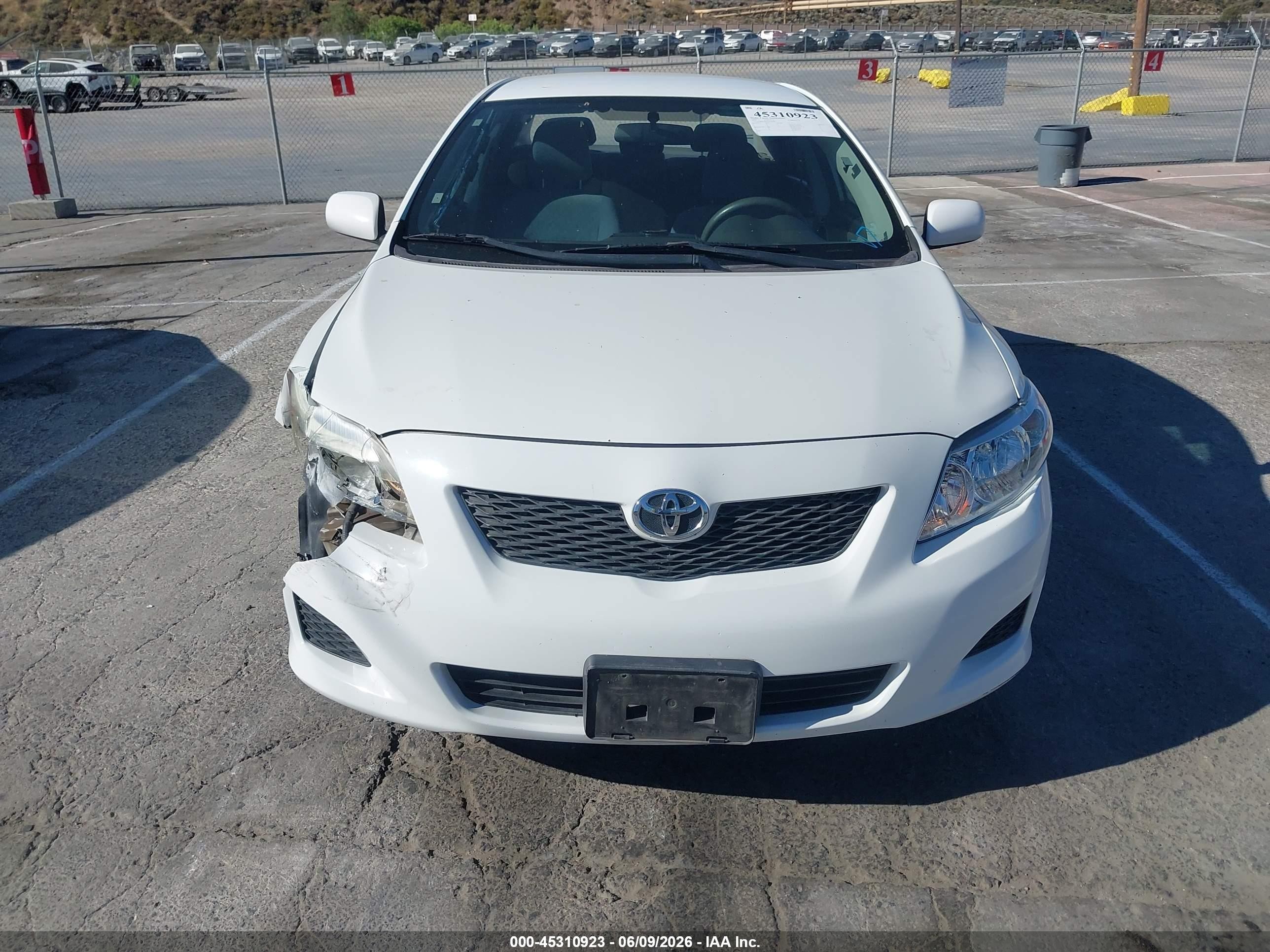 2009 Toyota Corolla Le White vin: 1NXBU40E09Z079560