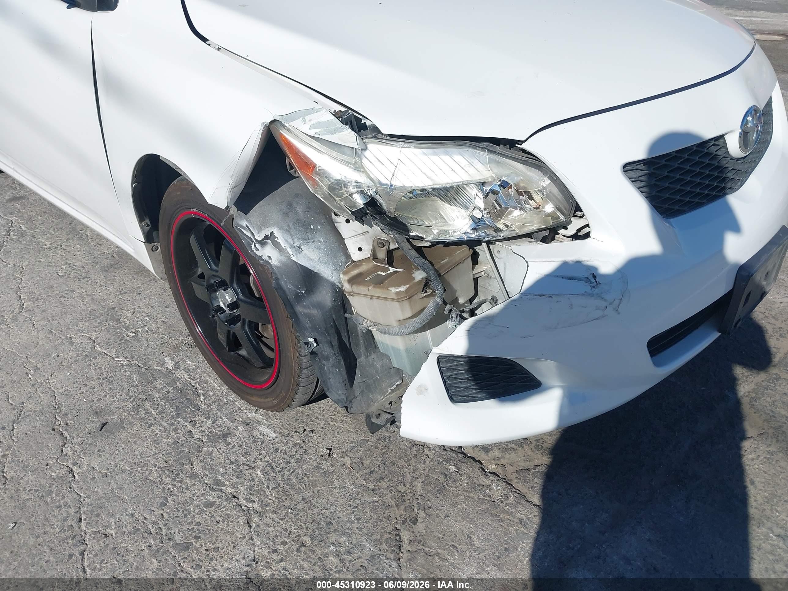 2009 Toyota Corolla Le White vin: 1NXBU40E09Z079560