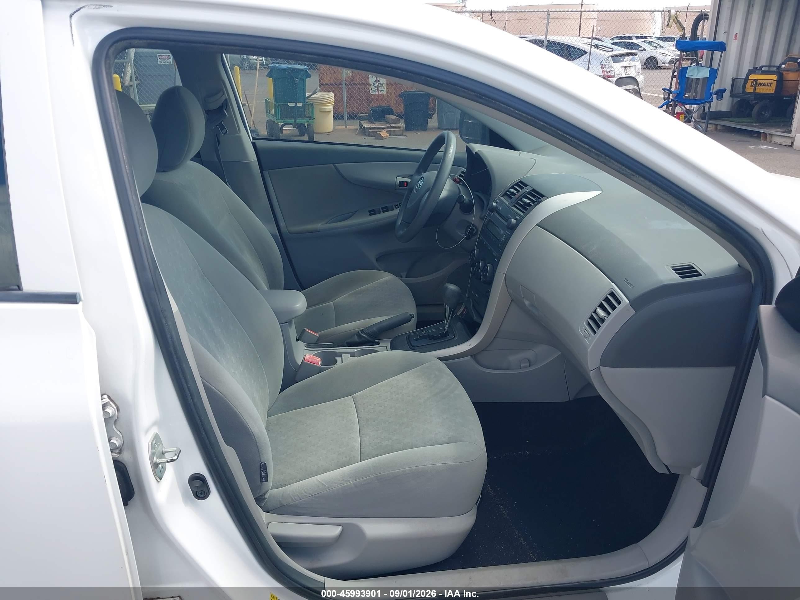2009 Toyota Corolla Le White vin: 1NXBU40E19Z002115