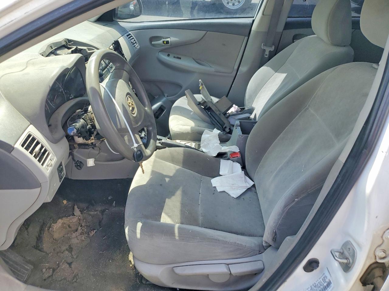 2009 Toyota Corolla Le White vin: 1NXBU40E29Z014855