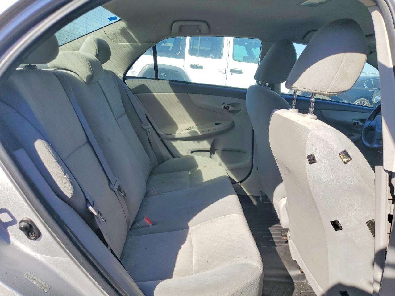 2009 Toyota Corolla Le Silver vin: 1NXBU40E29Z043160