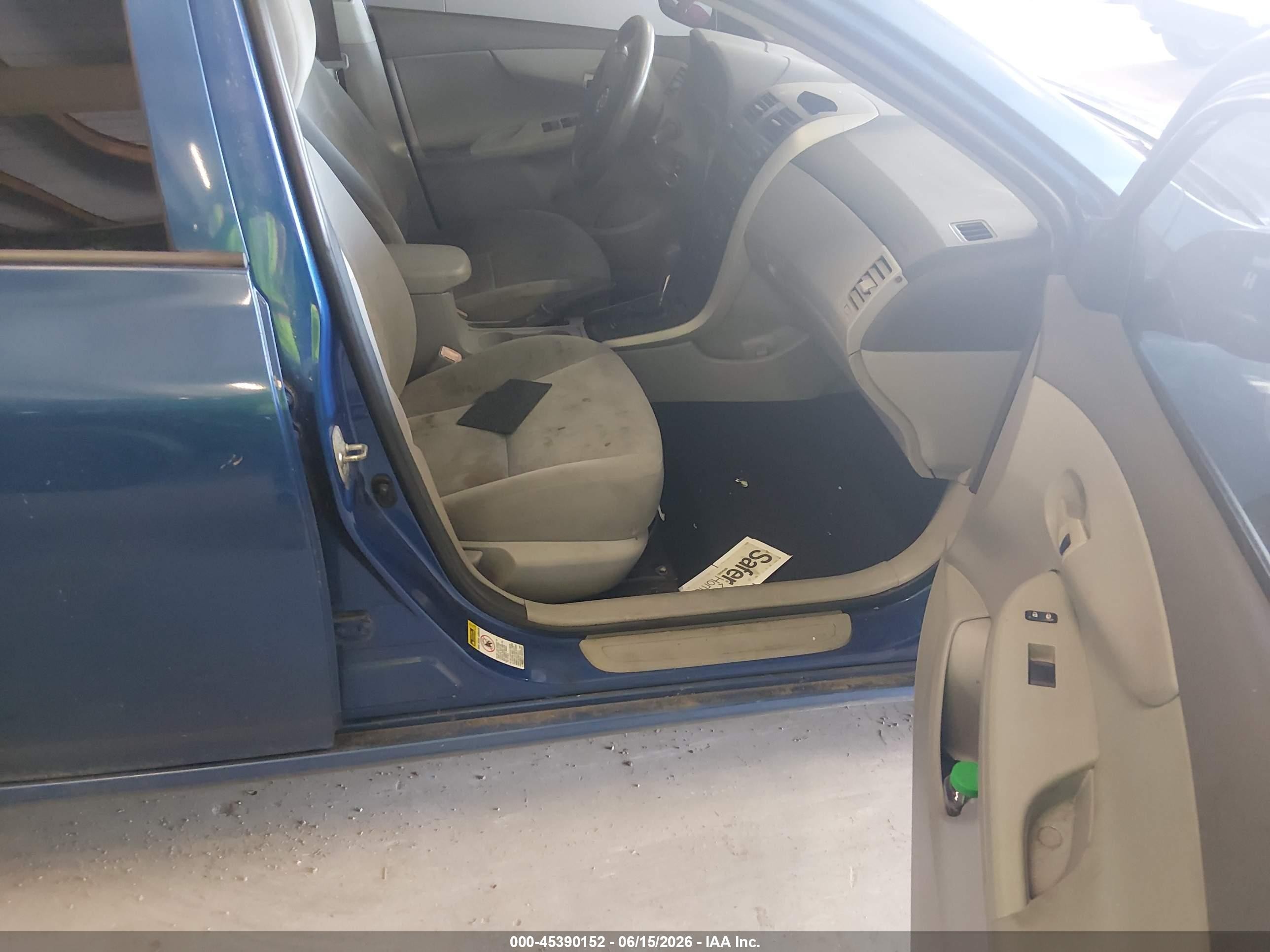 2009 Toyota Corolla Le Blue vin: 1NXBU40E29Z064560
