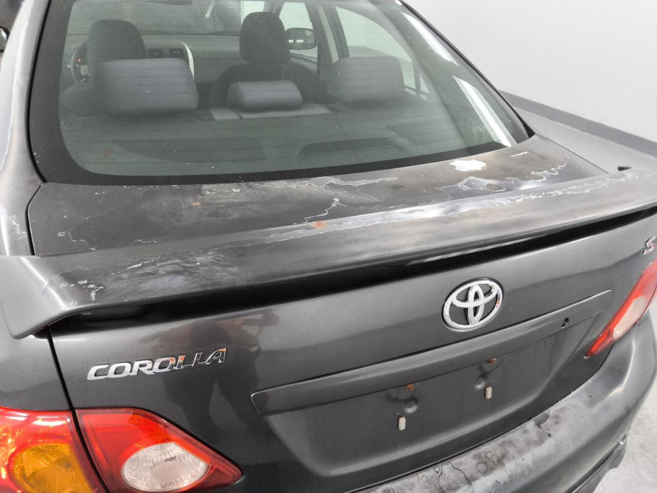 2009 Toyota Corolla S Серый vin: 1NXBU40E29Z149088 Damage: Deck Lid, Peeling, > 12 Inches