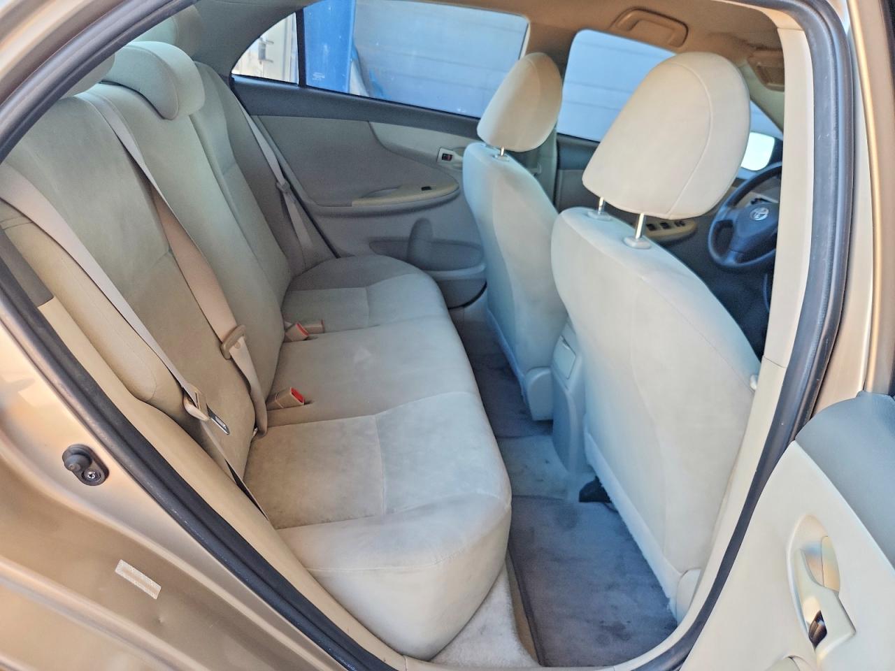 2009 Toyota Corolla Le Gold vin: 1NXBU40E39Z079276