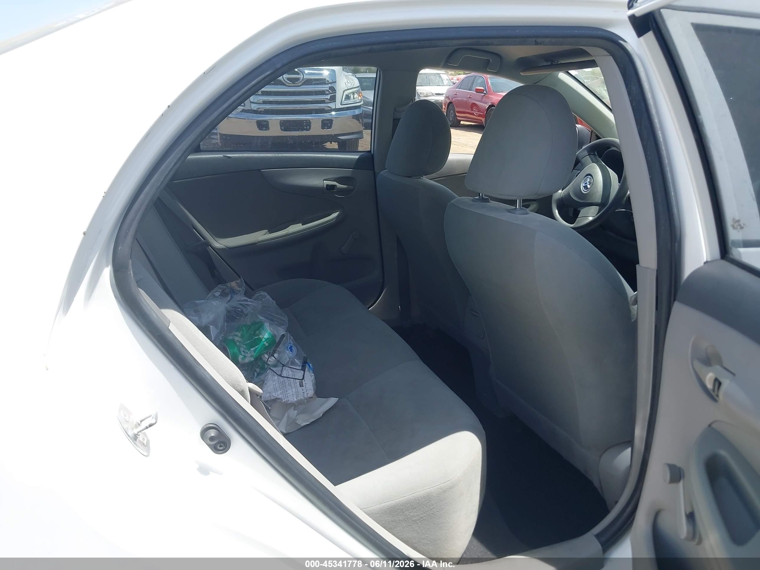 2009 Toyota Corolla   White vin: 1NXBU40E39Z087524