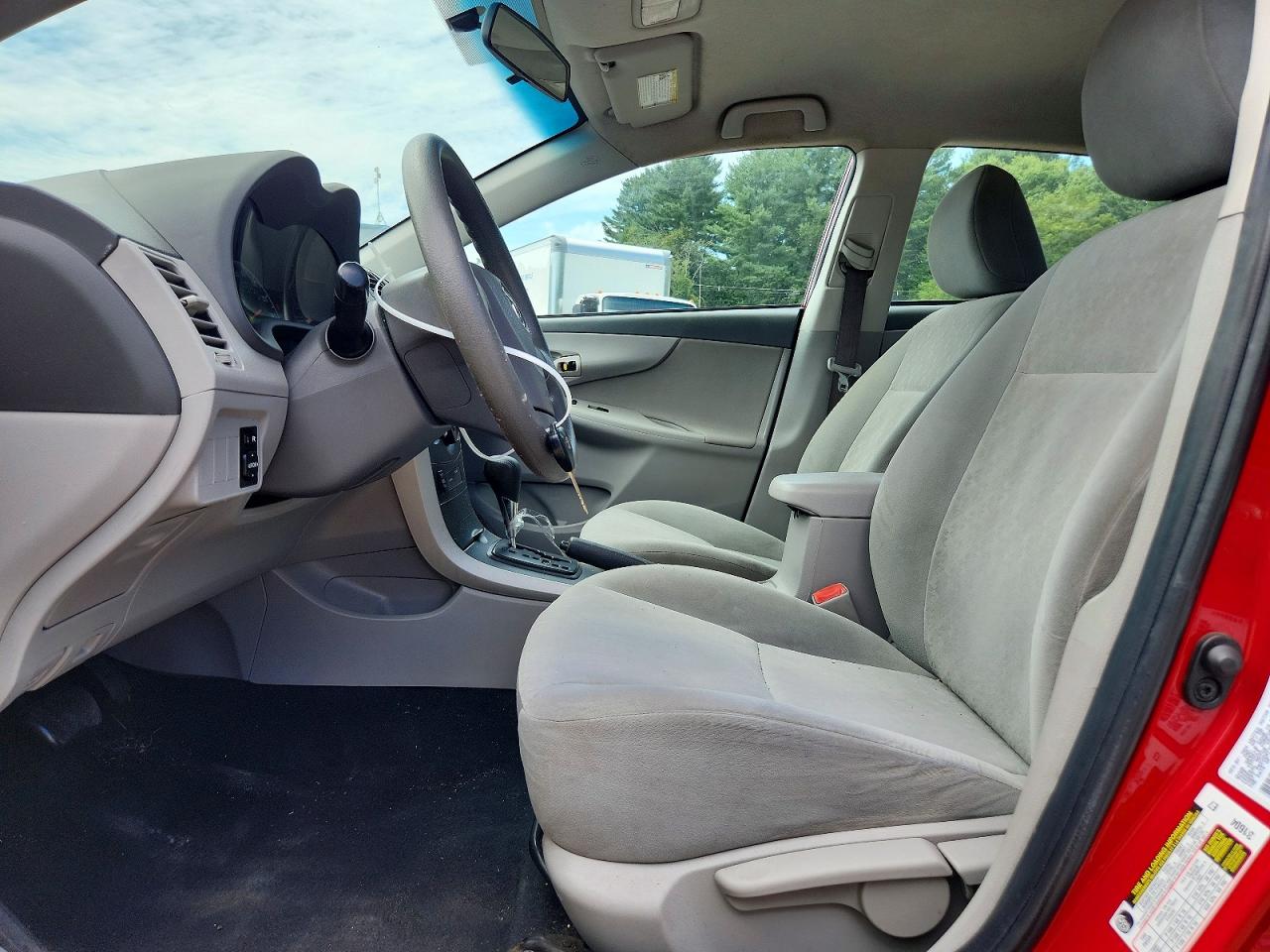 2009 Toyota Corolla Le Red vin: 1NXBU40E49Z022147
