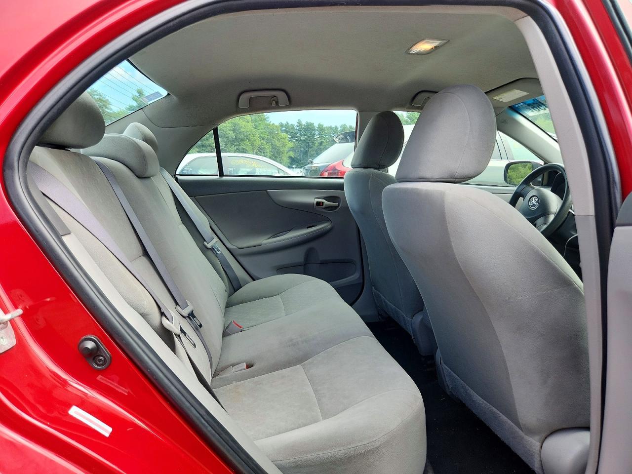 2009 Toyota Corolla Le Red vin: 1NXBU40E49Z022147