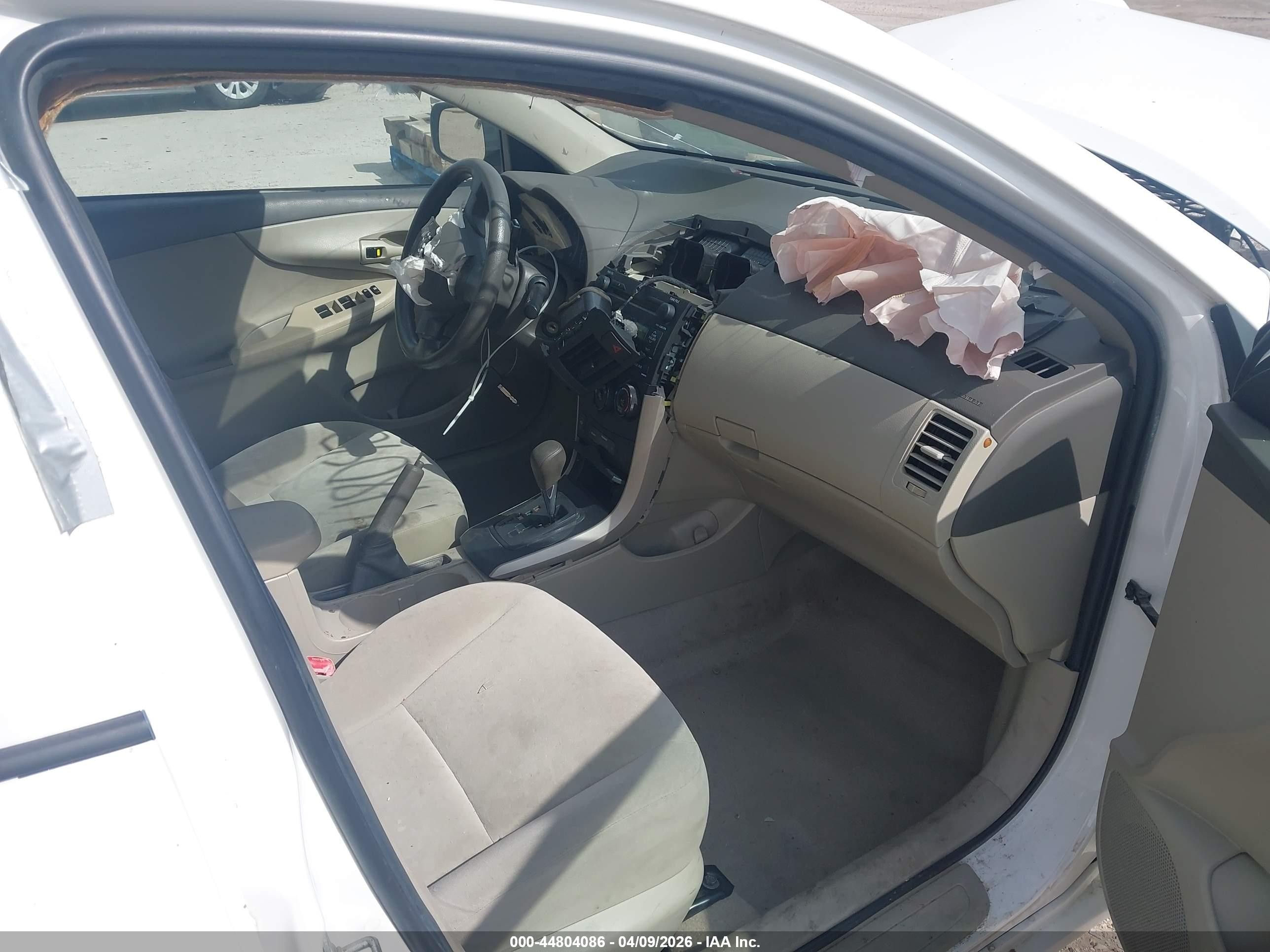 2009 Toyota Corolla Le White vin: 1NXBU40E49Z051955