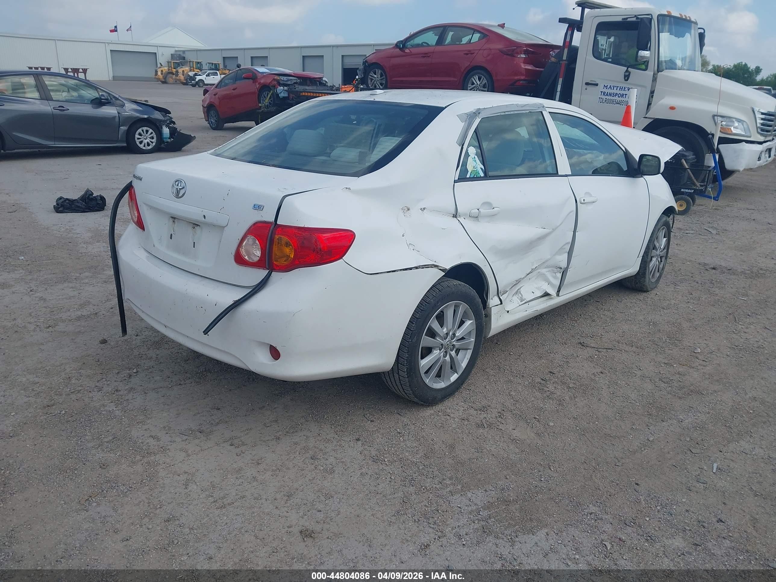 2009 Toyota Corolla Le White vin: 1NXBU40E49Z051955