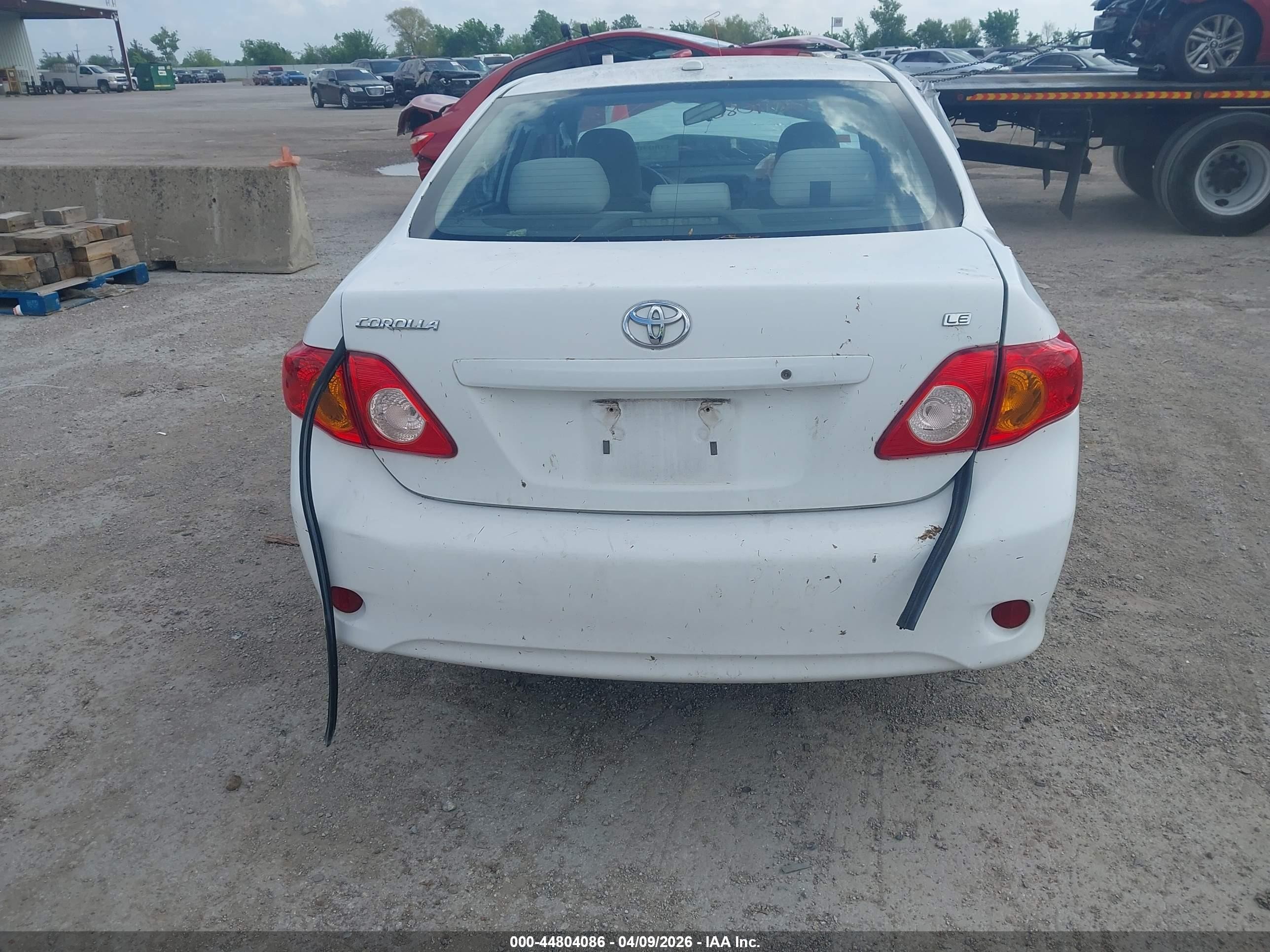 2009 Toyota Corolla Le White vin: 1NXBU40E49Z051955