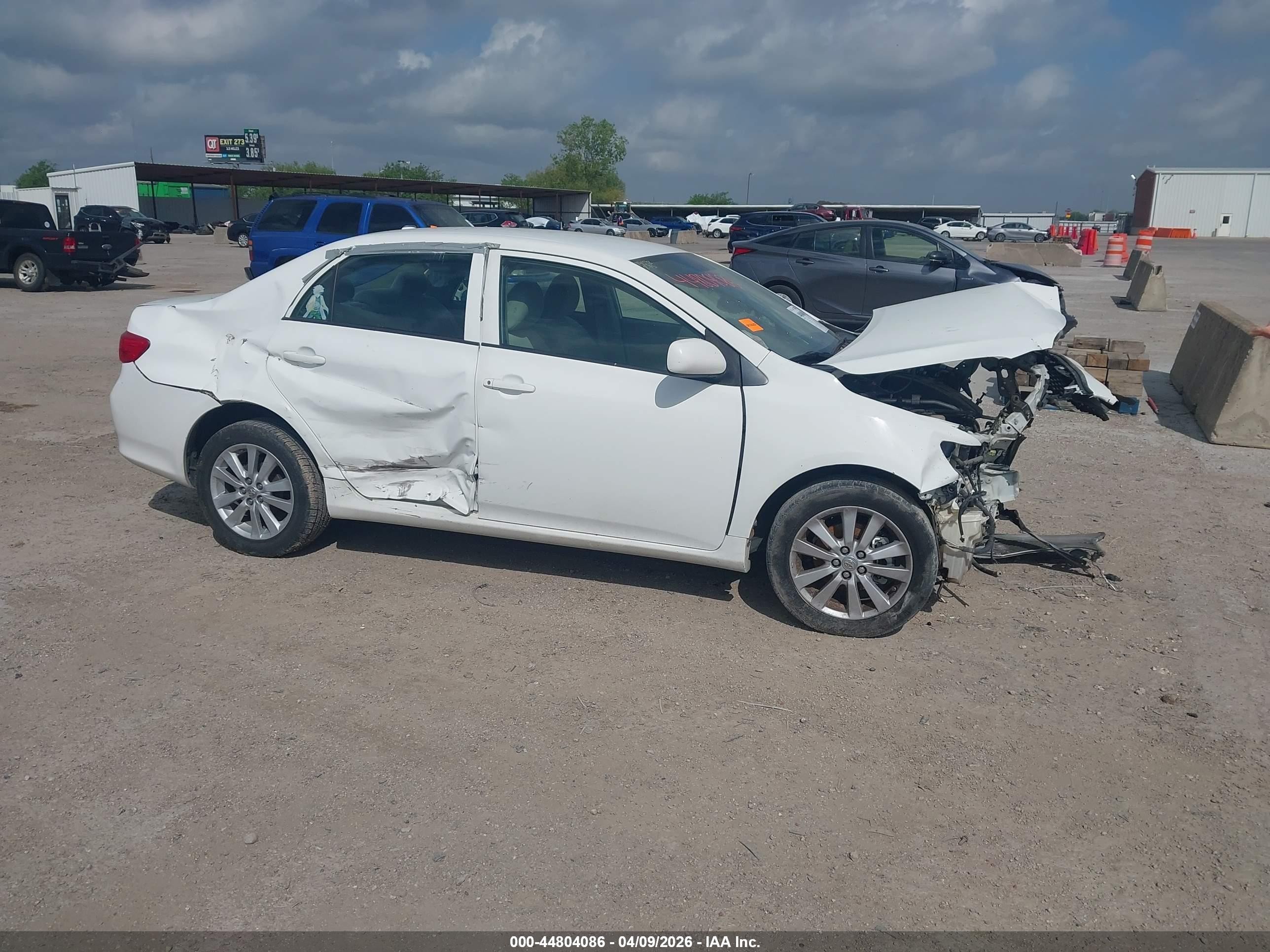 2009 Toyota Corolla Le White vin: 1NXBU40E49Z051955