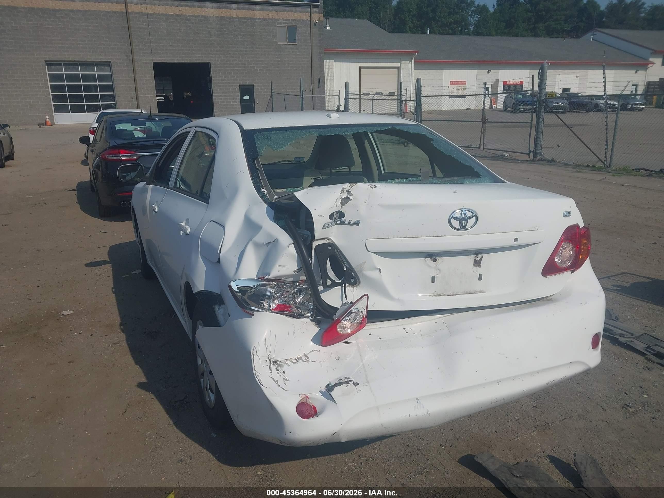 2009 Toyota Corolla Le White vin: 1NXBU40E49Z058839