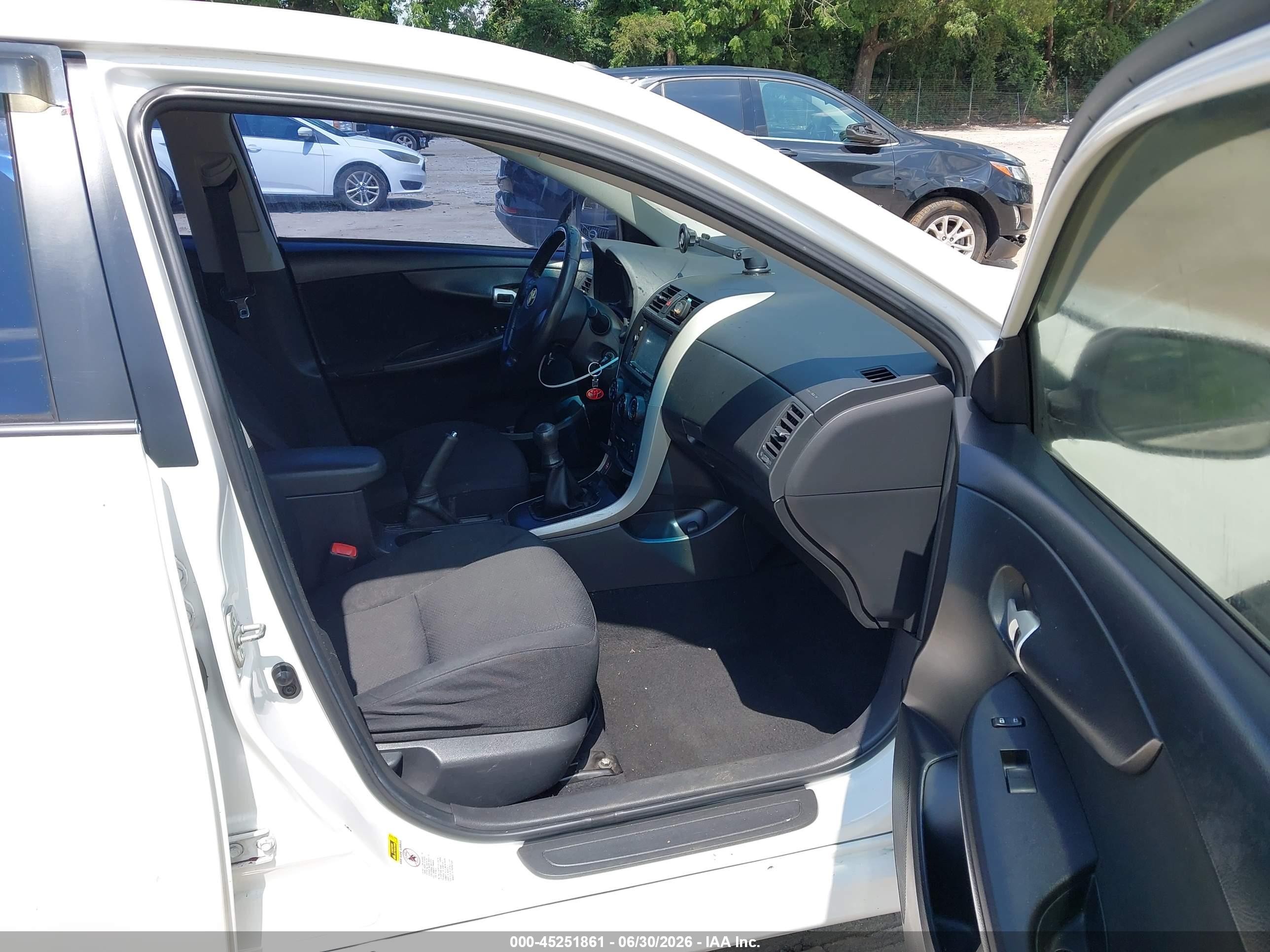 2009 Toyota Corolla S White vin: 1NXBU40E49Z065029