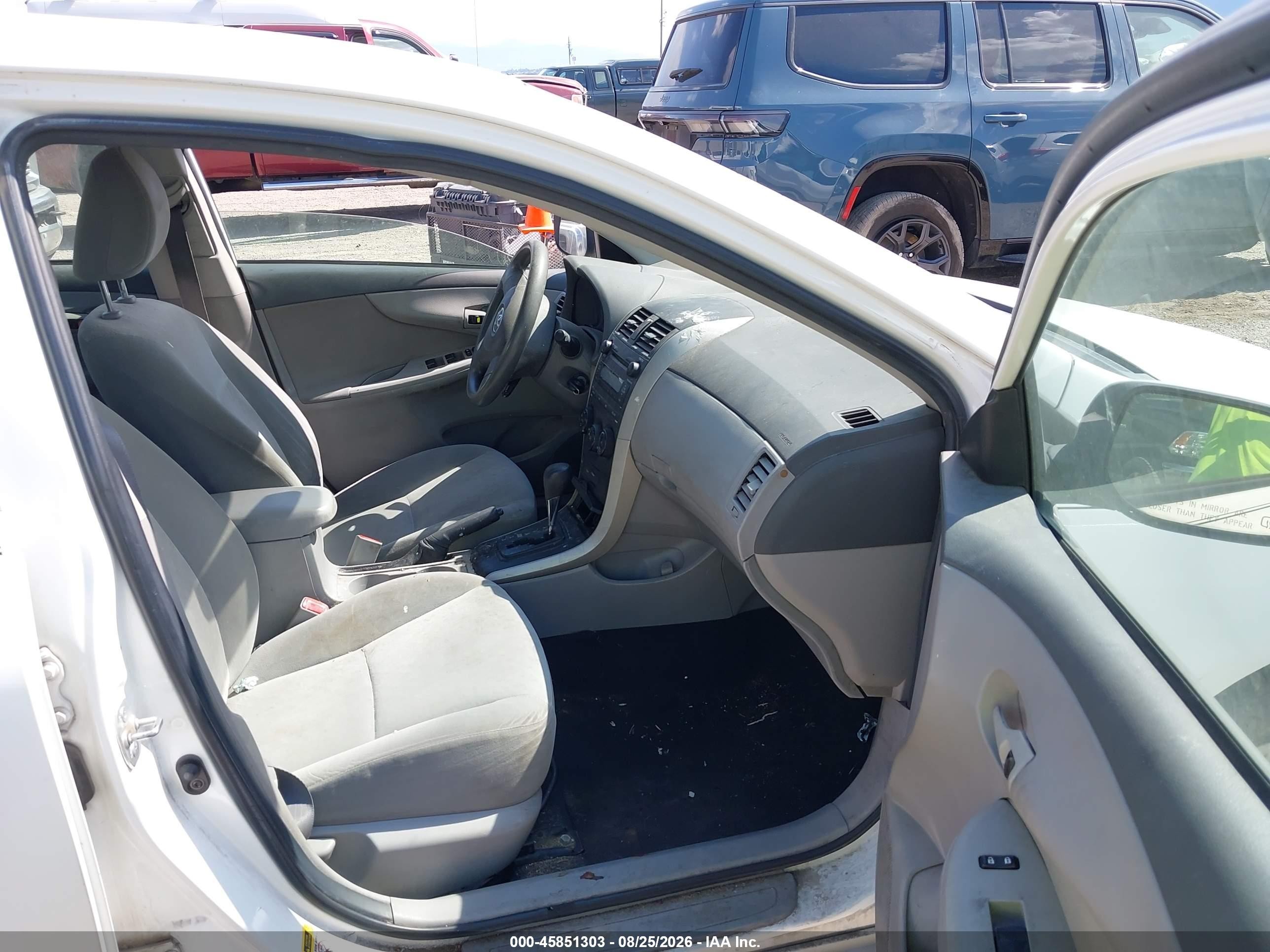 2009 Toyota Corolla Le White vin: 1NXBU40E59Z044996